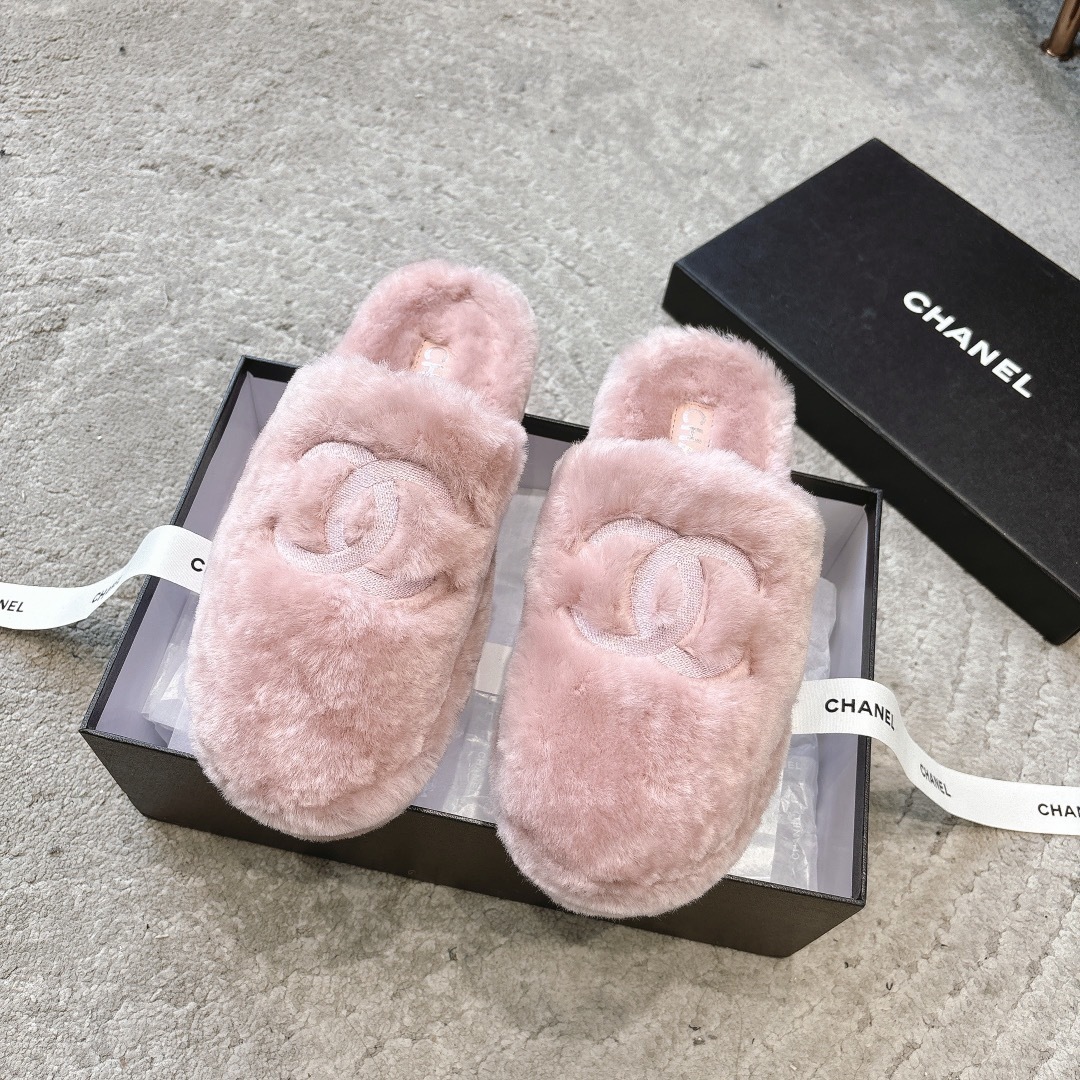 Chanel Pink Faux Fur Slippers – Elegant Fuzzy Slides for Women
