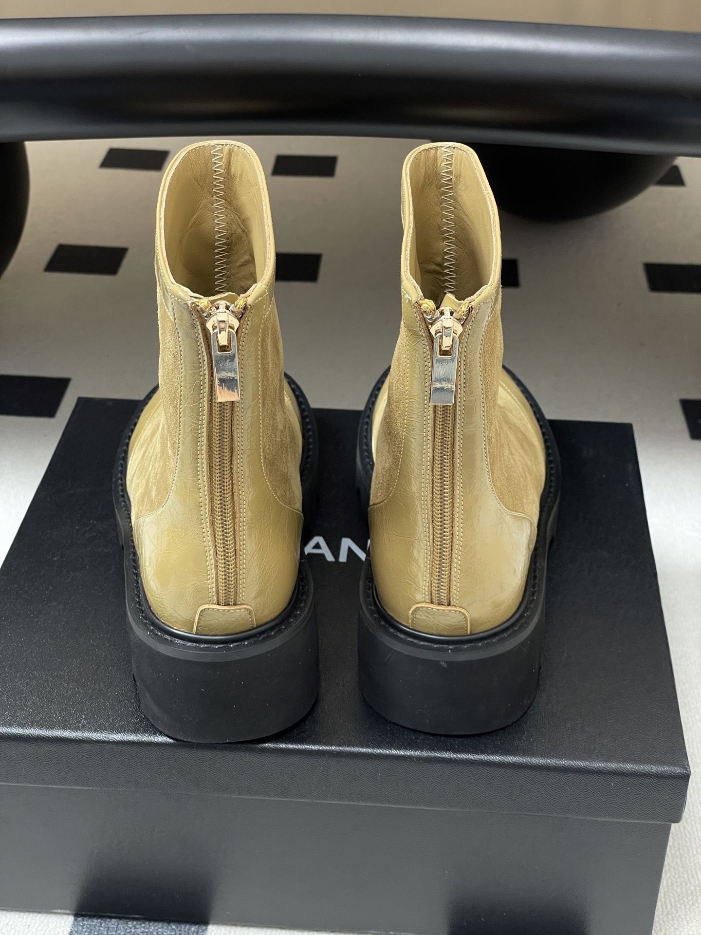 Chanel beige suede and patent leather ankle boots with black chunky lug soles and gold back zippers - Hình 9