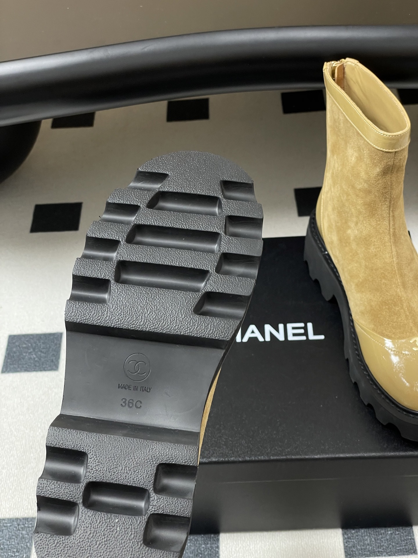Chanel beige suede and patent leather ankle boots with black chunky lug soles and gold back zippers - Hình 8