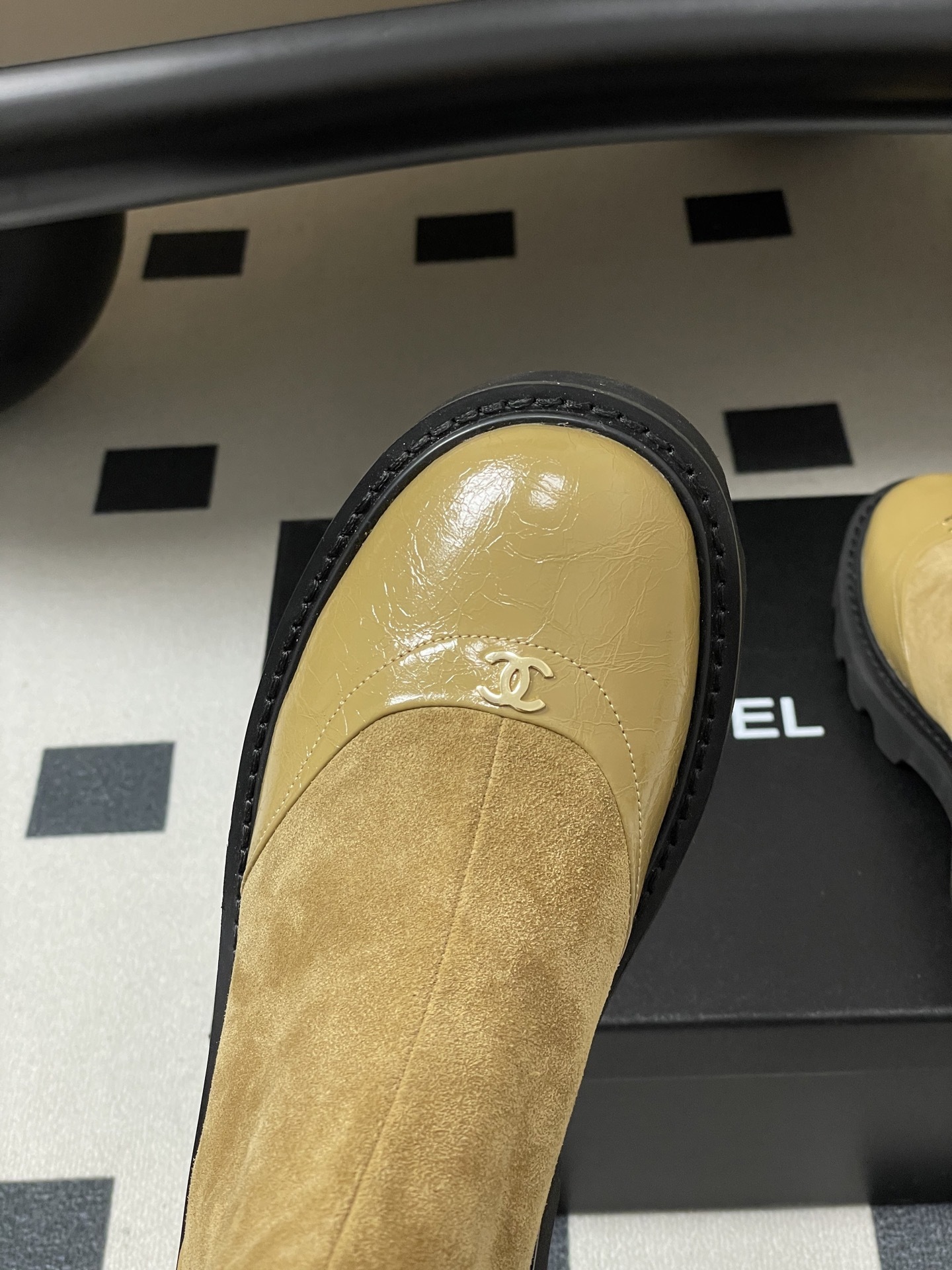 Chanel beige suede and patent leather ankle boots with black chunky lug soles and gold back zippers - Hình 7