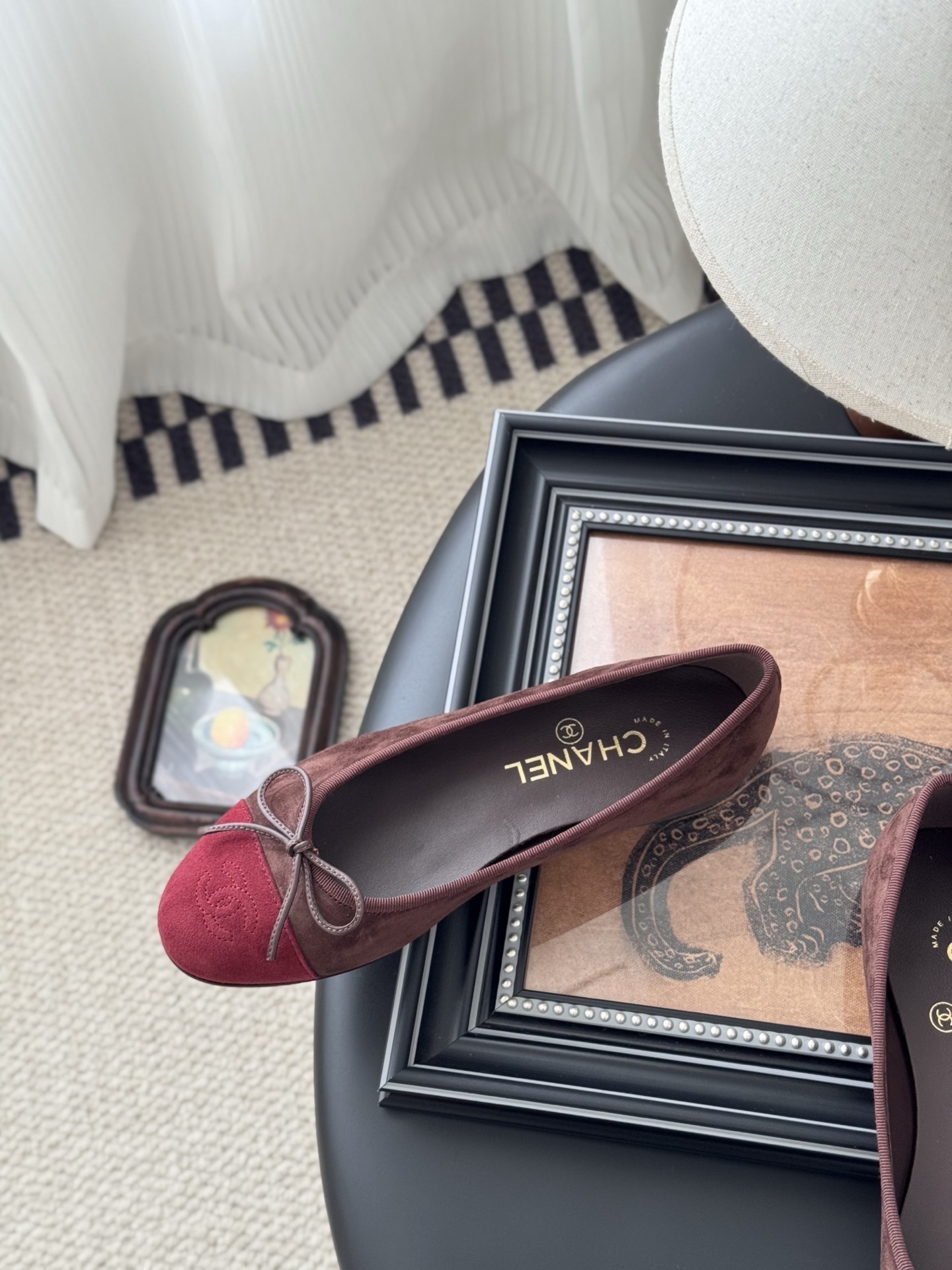 Authentic Chanel two-tone suede ballerina flats in brown and red with bow detail and original box. - Hình 6