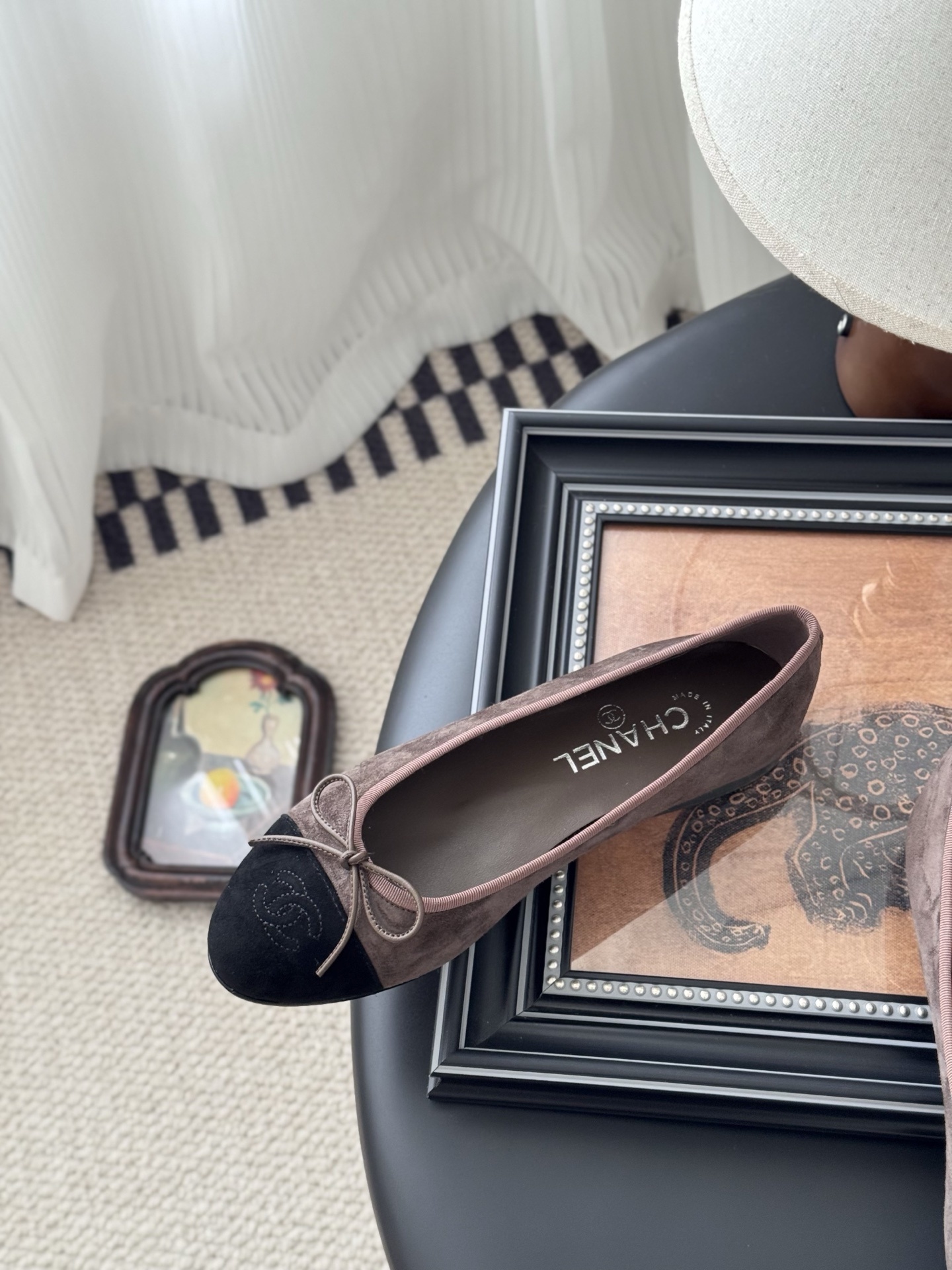 Luxury Chanel brown suede ballerina flats with black cap toe and bow detail placed next to a Chanel shoe box. - Hình 8