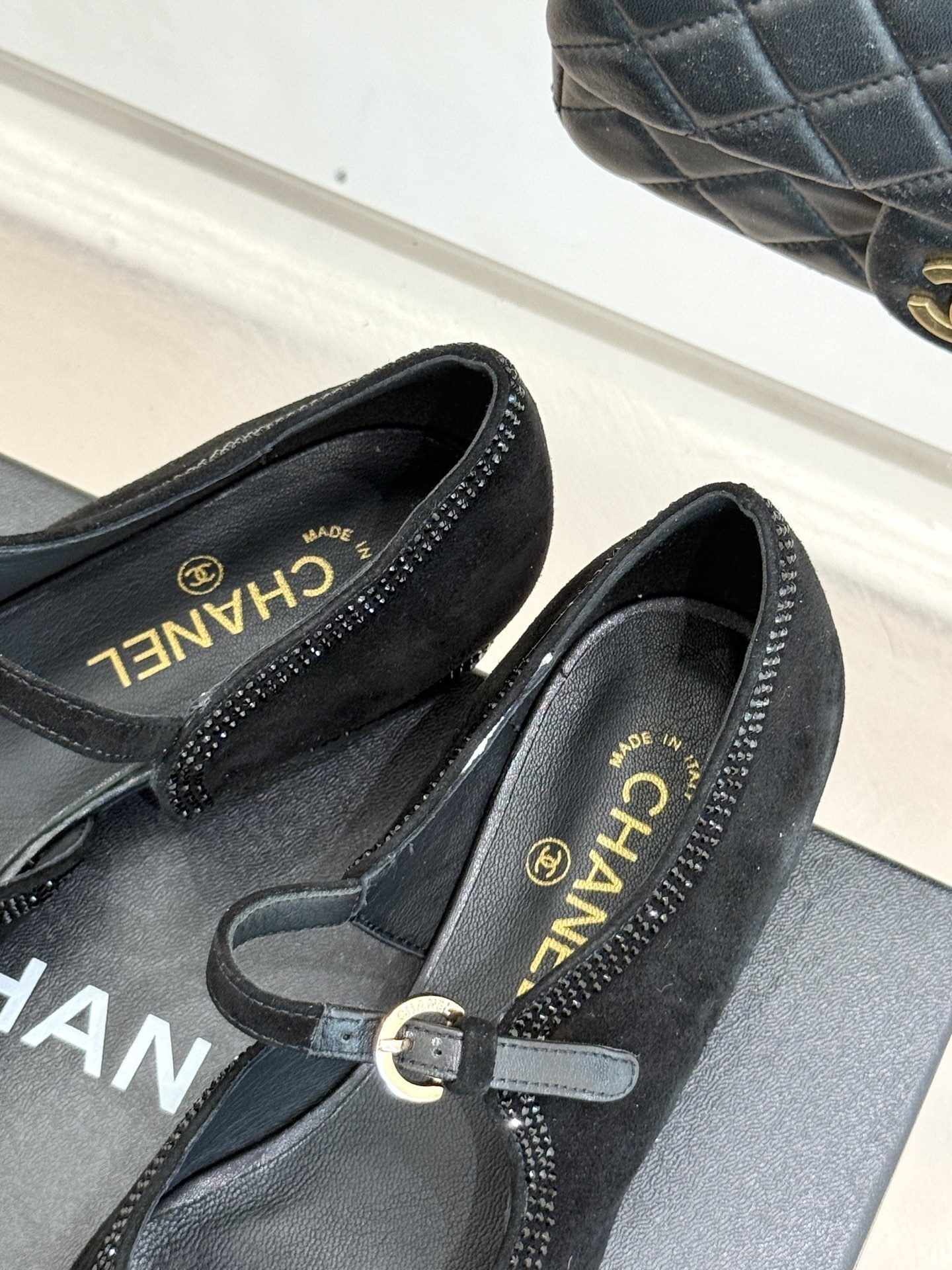 Luxury Chanel black suede pointed-toe Mary Jane flats with crystal embellishments and cap toe design. - Hình 8