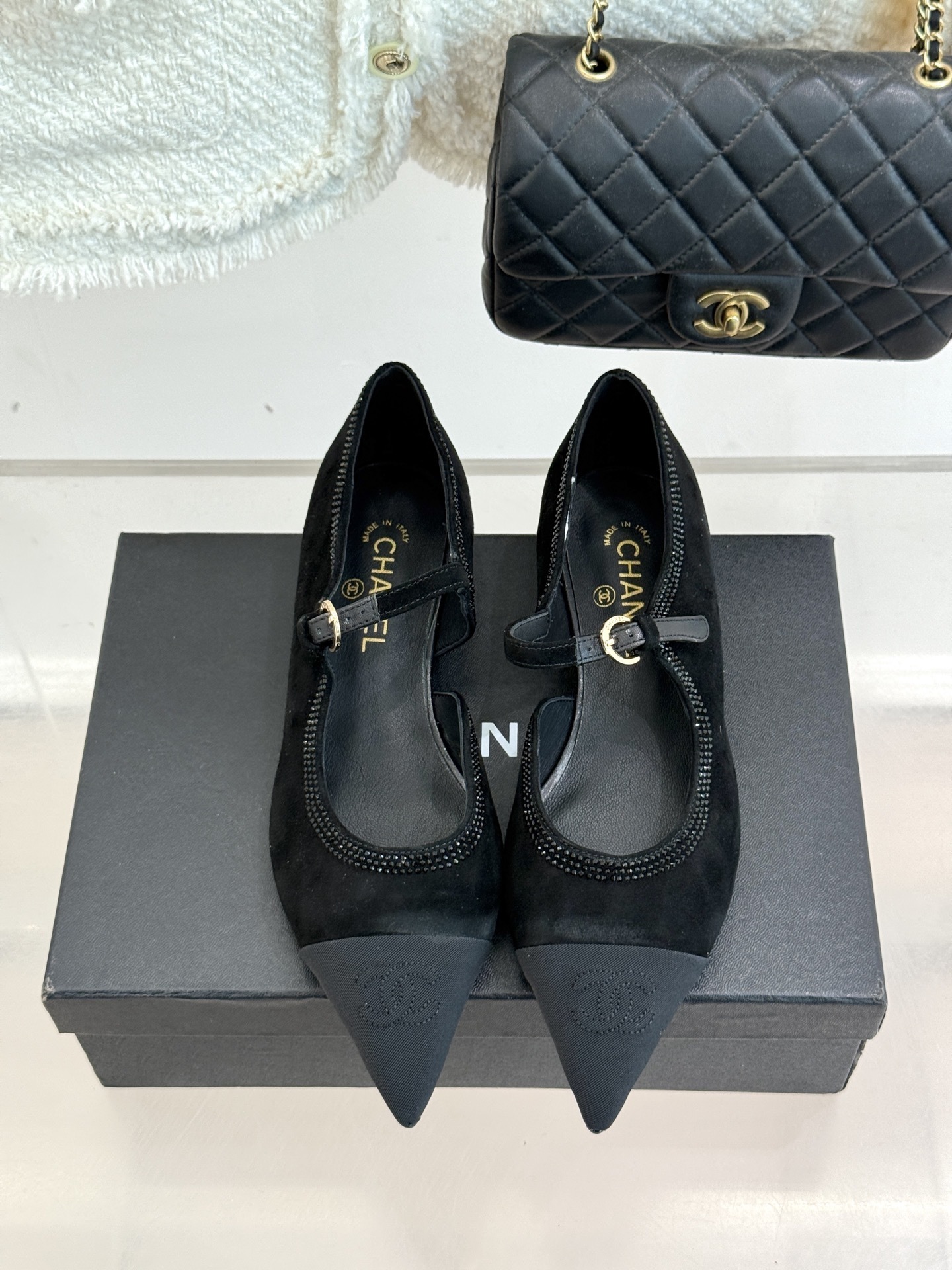 Luxury Chanel black suede pointed-toe Mary Jane flats with crystal embellishments and cap toe design. - Hình 4