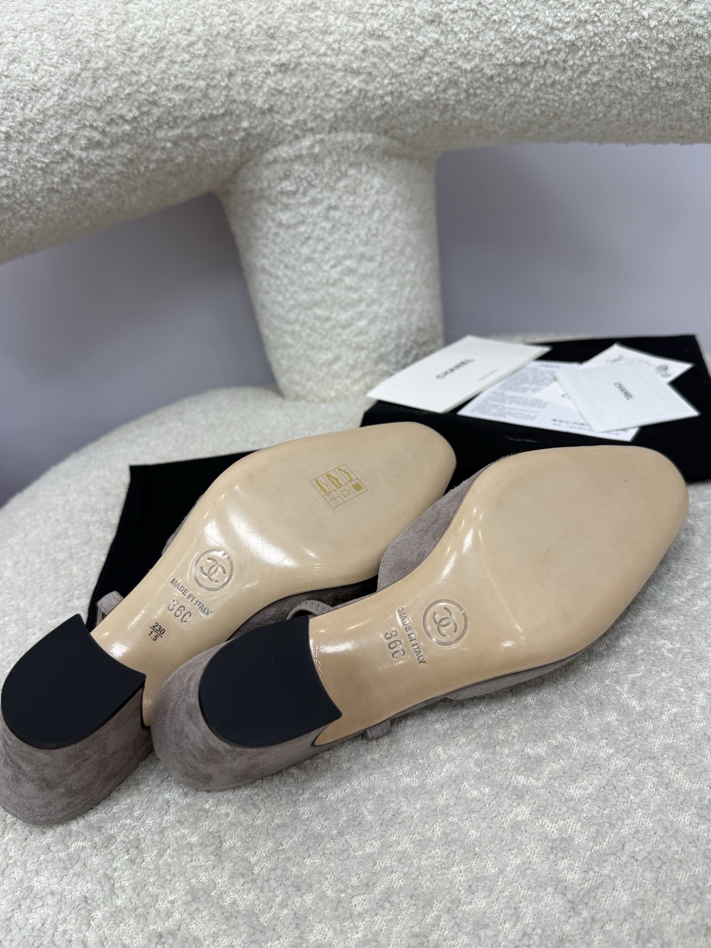 Luxury Chanel beige and tan suede slingback pumps with block heels and signature cap toe design - Hình 9
