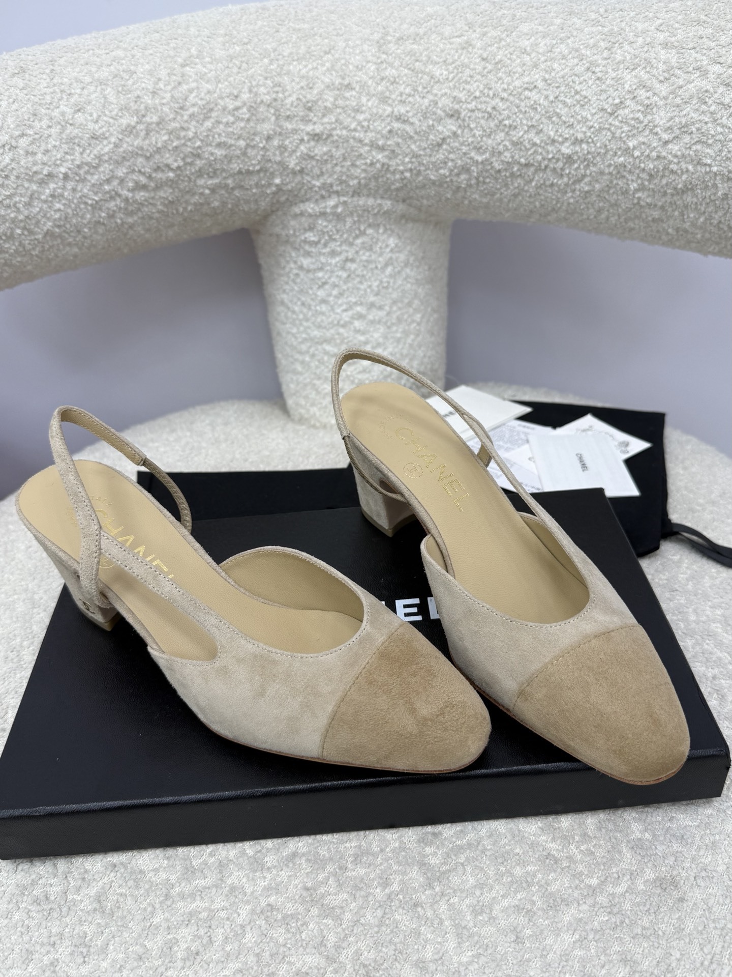 Luxury Chanel beige and tan suede slingback pumps with block heels and signature cap toe design - Hình 6