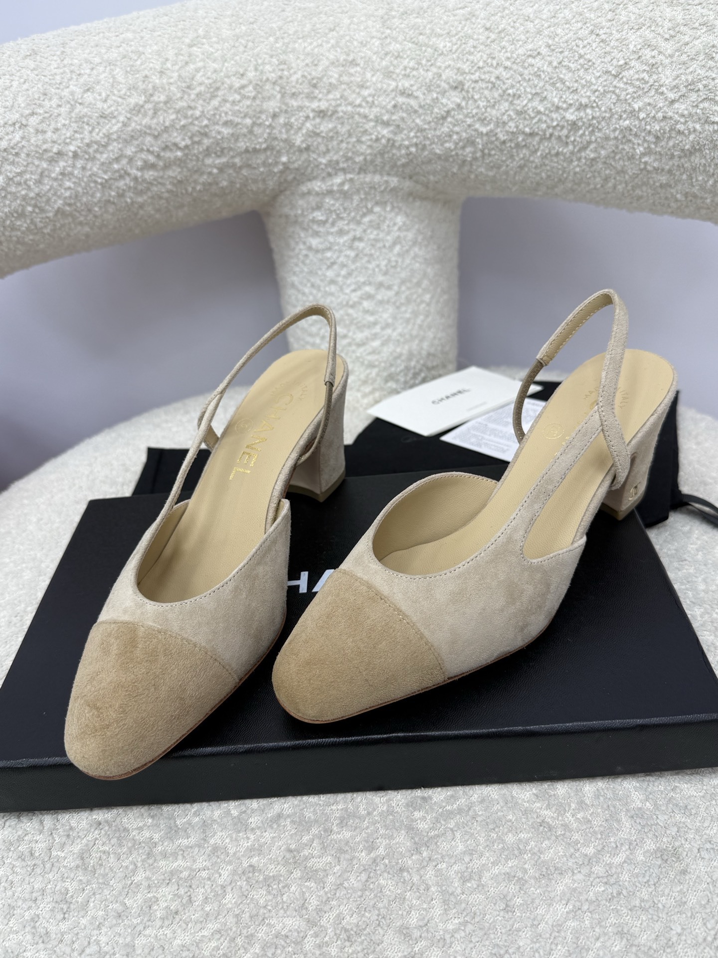 Luxury Chanel beige and tan suede slingback pumps with block heels and signature cap toe design - Hình 5