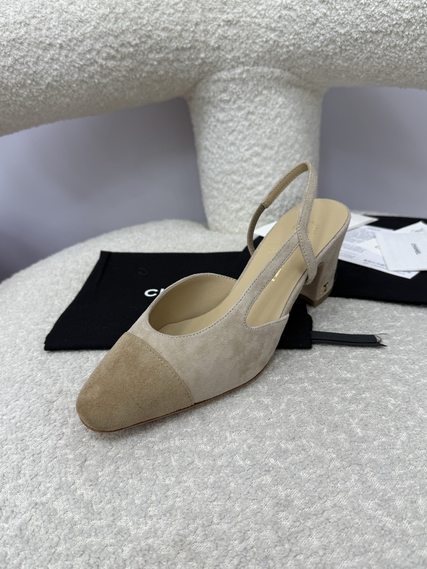 Luxury Chanel beige and tan suede slingback pumps with block heels and signature cap toe design - Hình 3