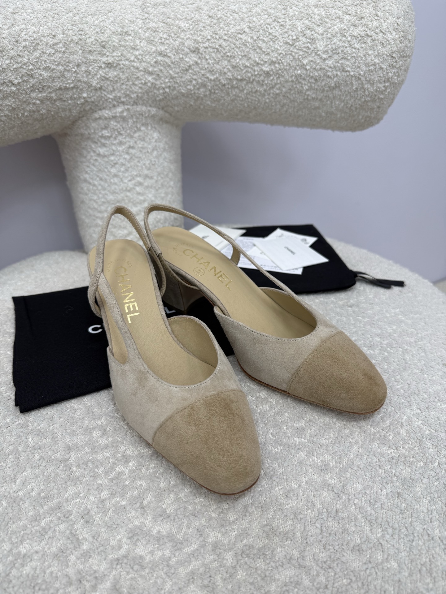 Chanel Two-Tone Suede Slingback Pumps – Elegant Beige & Tan