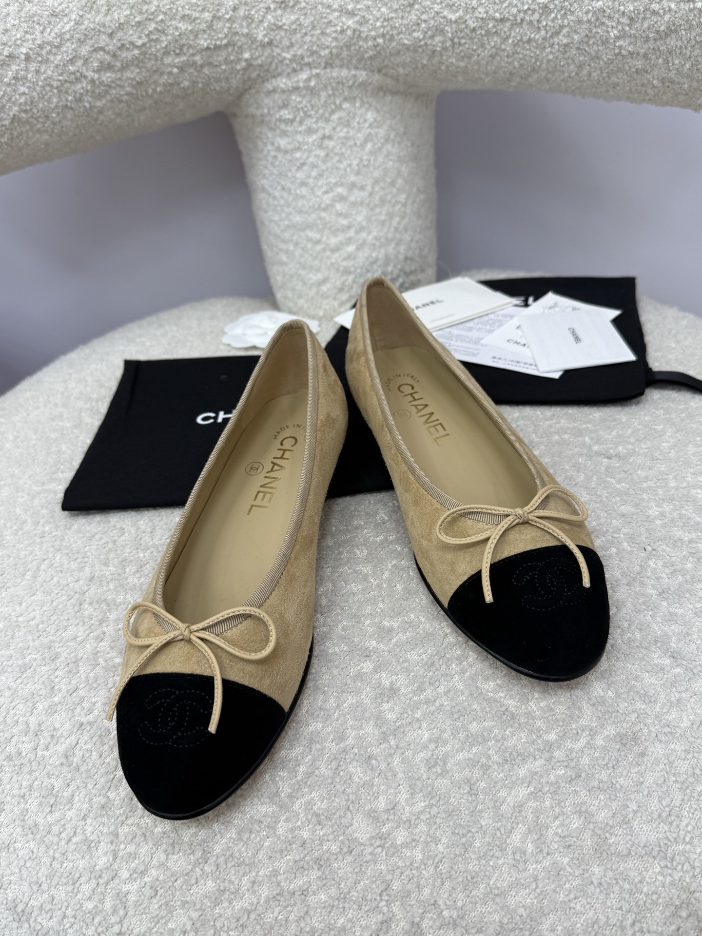 Chanel beige suede ballerina flats with black cap toe and bow detail - Hình 9