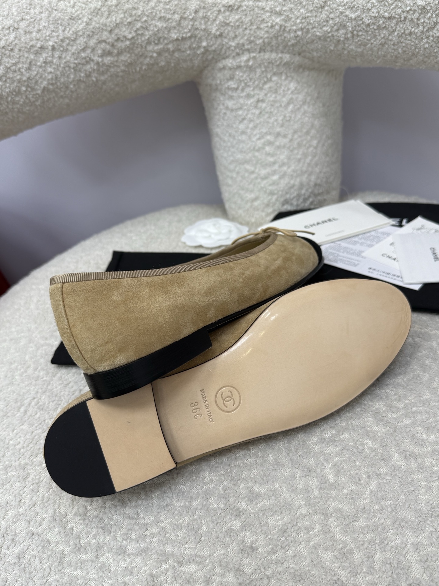 Chanel beige suede ballerina flats with black cap toe and bow detail - Hình 8