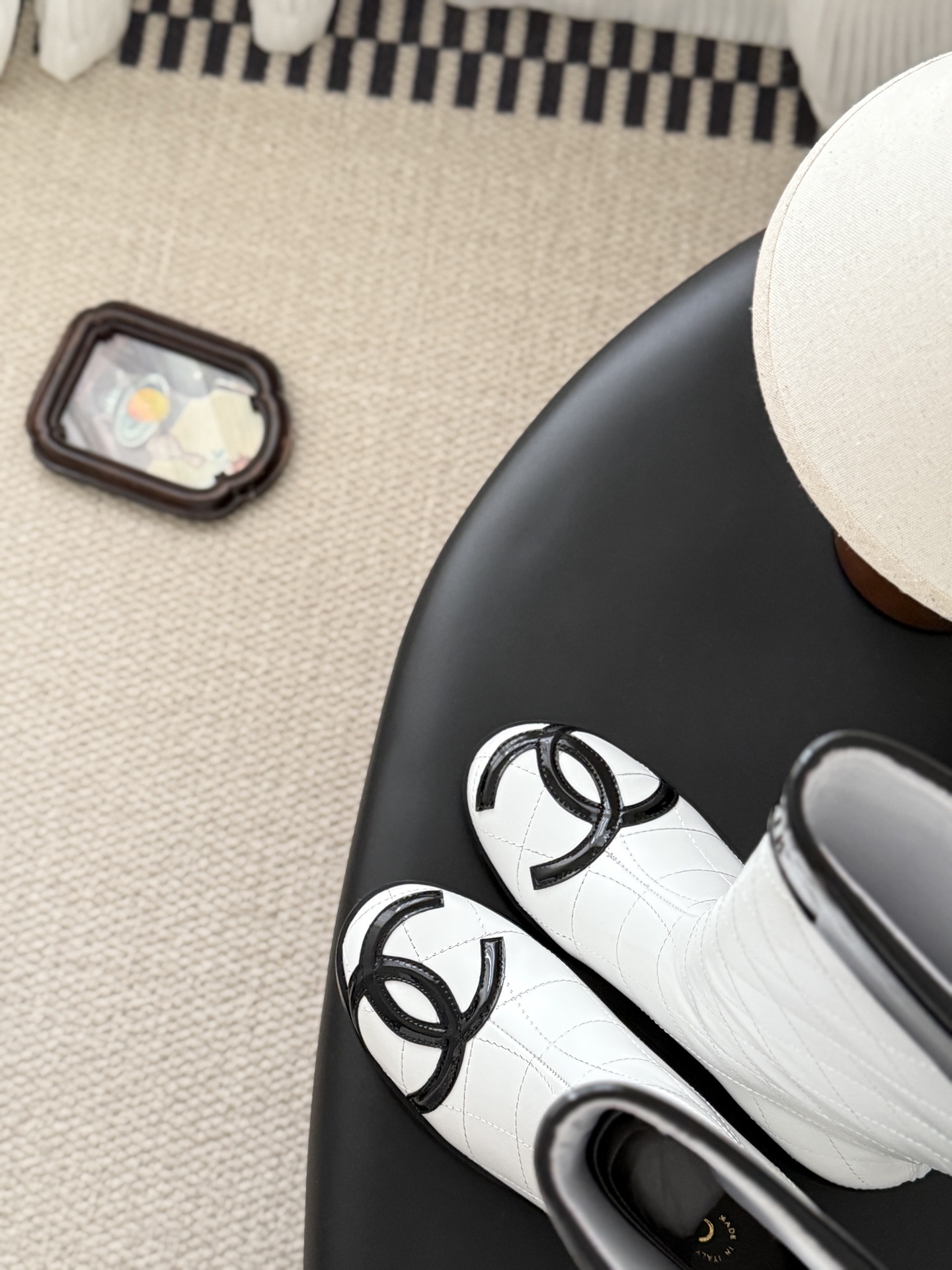 Pair of luxury white quilted leather knee-high boots with black patent trim and iconic logo on the toe. - Hình 7