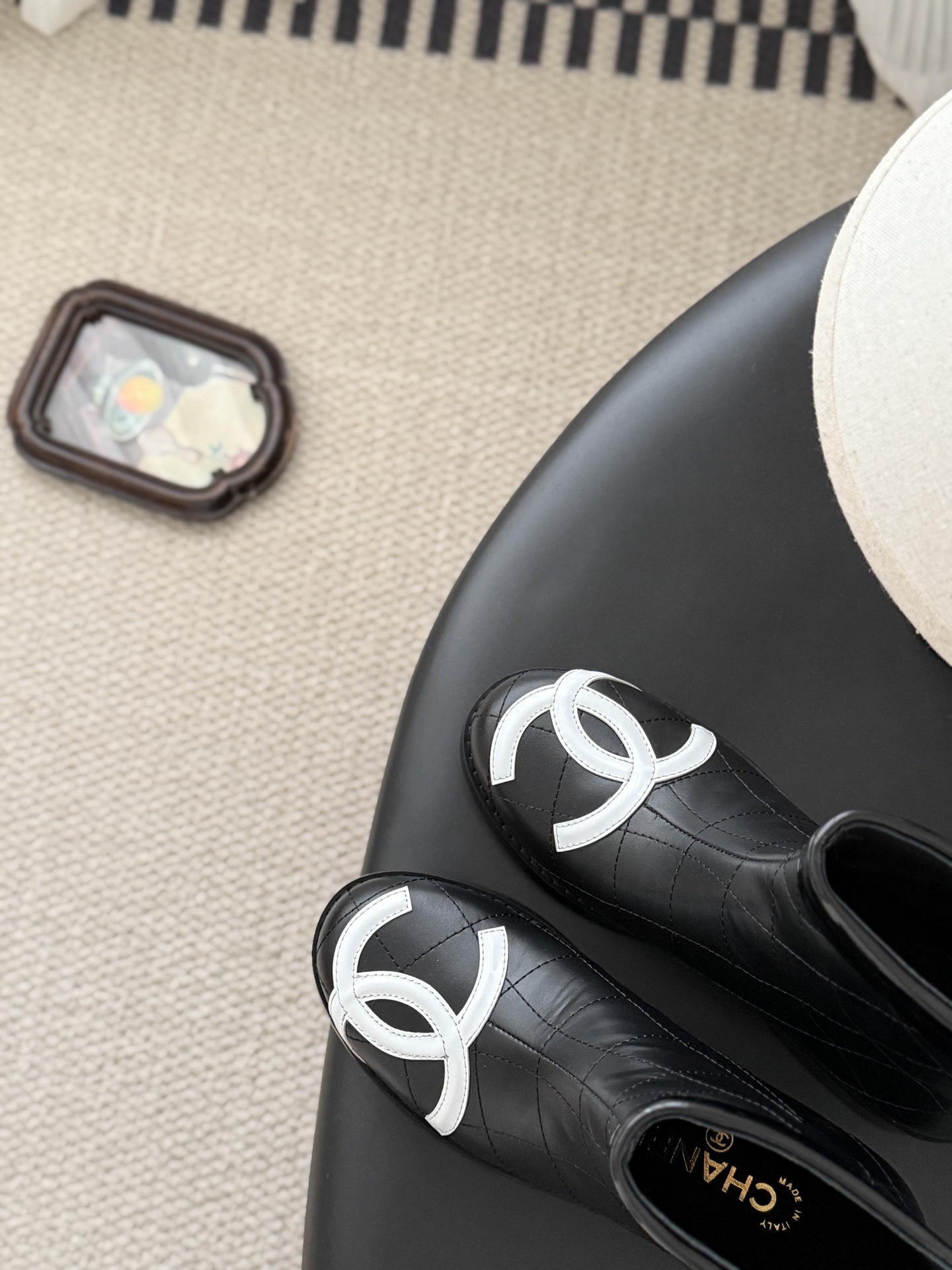 Pair of Chanel black quilted leather ankle boots with large white interlocking CC logos on the toes and gold back zippers. - Hình 8