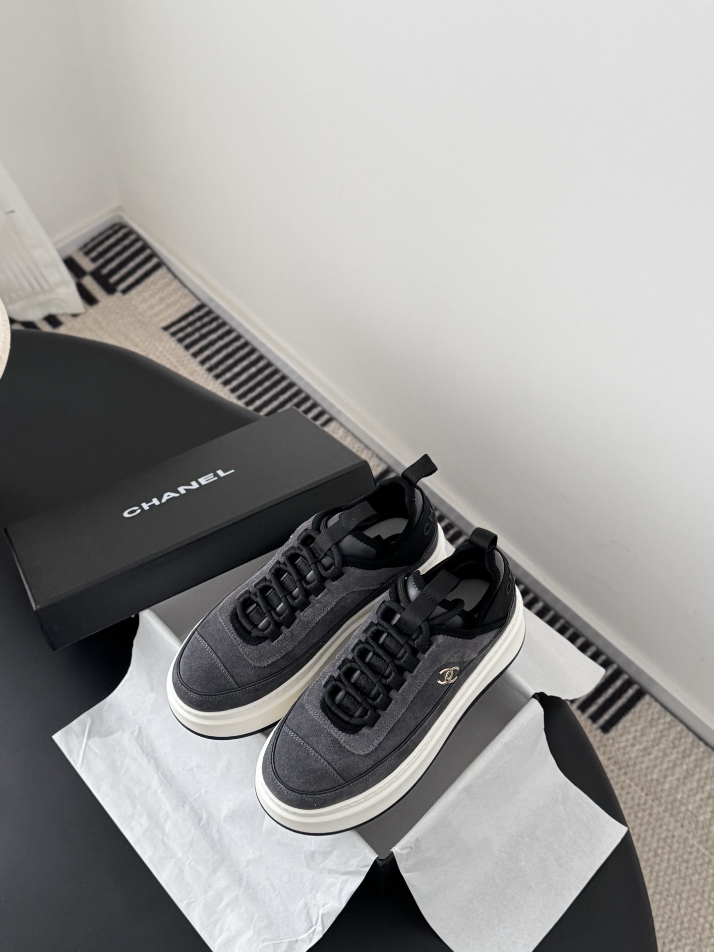 Luxury Chanel platform sneakers in grey suede with white chunky soles and gold CC logo, shown with original black box. - Hình 6