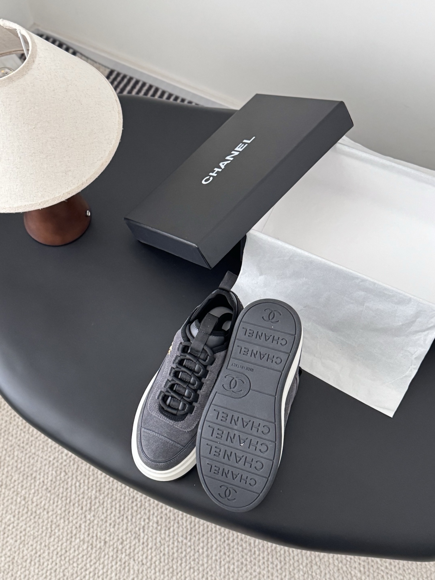Luxury Chanel platform sneakers in grey suede with white chunky soles and gold CC logo, shown with original black box. - Hình 4