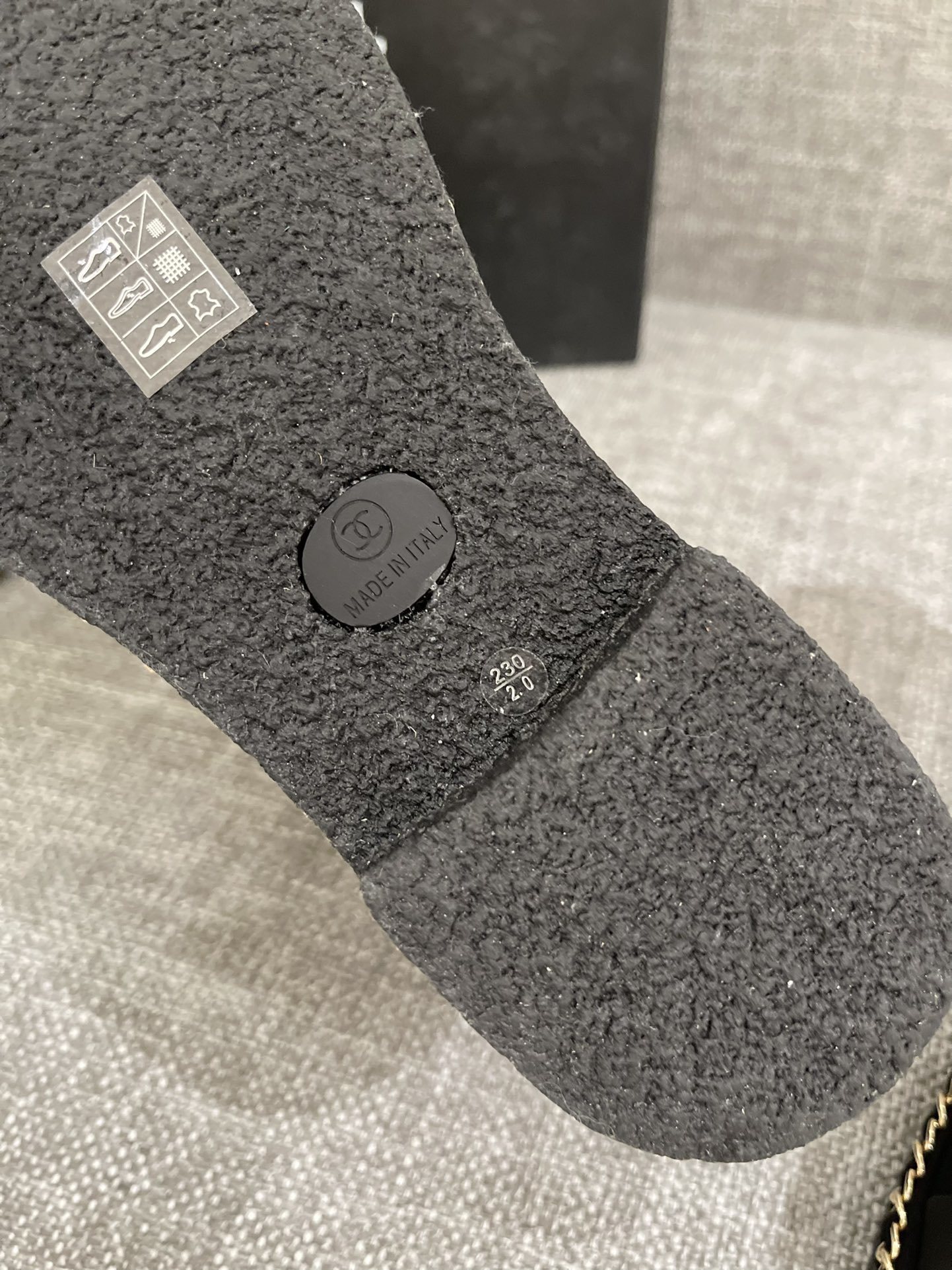 Pair of black Chanel suede ankle boots with shearling lining and gold chain trim around the sole - Hình 7