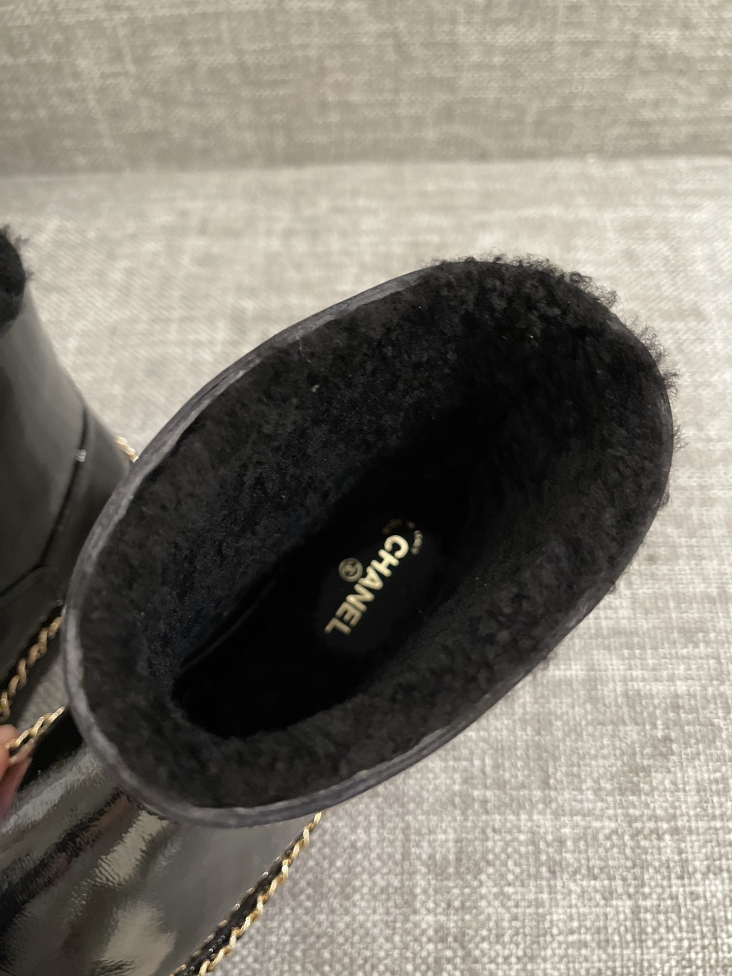 Pair of Chanel black patent leather ankle boots with shearling lining and gold chain sole detail - Hình 9