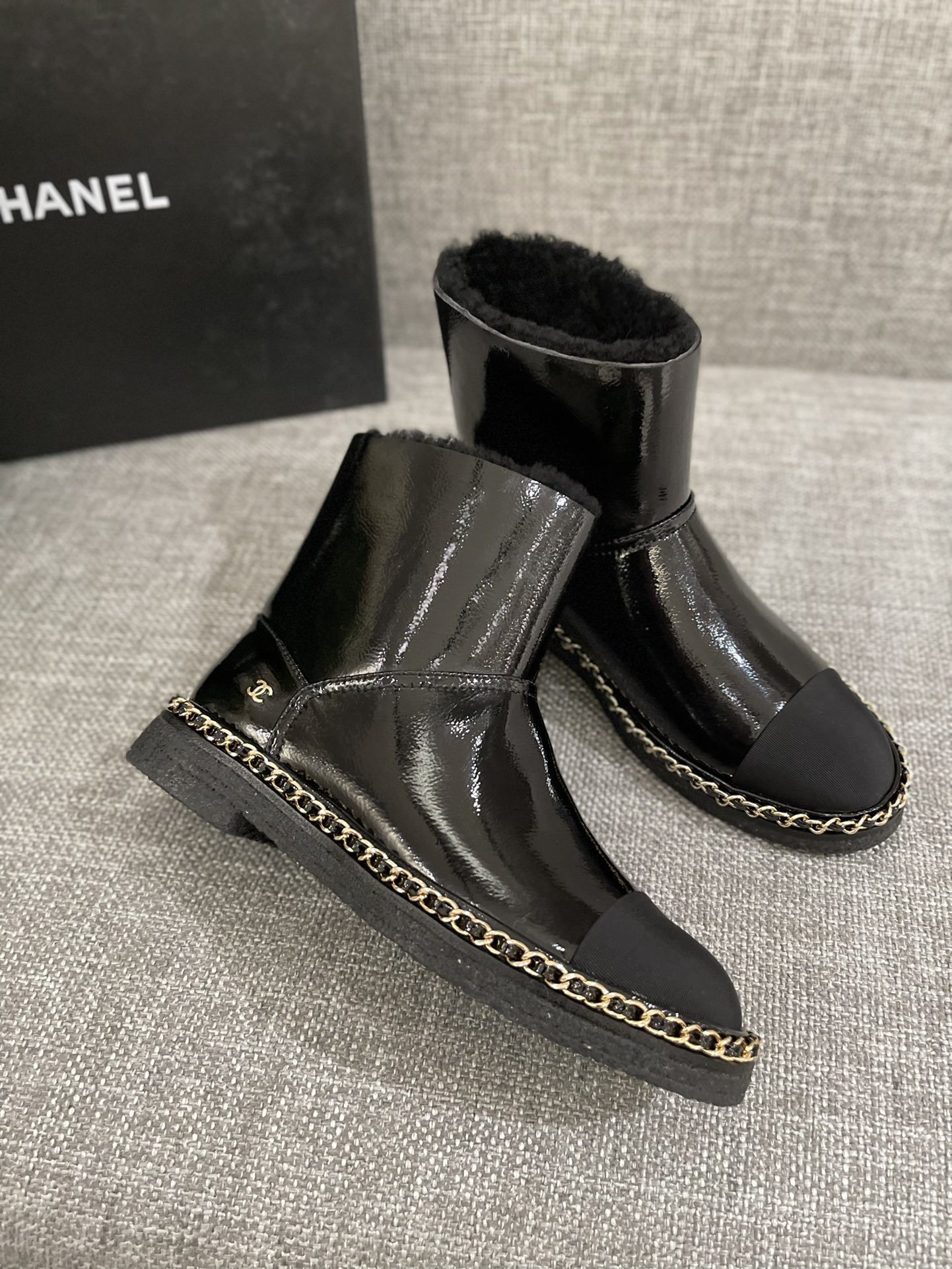Pair of Chanel black patent leather ankle boots with shearling lining and gold chain sole detail - Hình 3