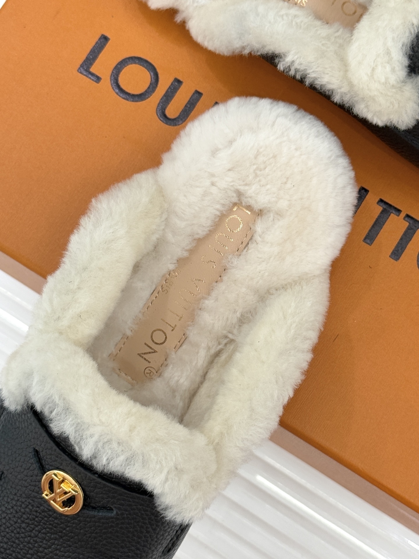 Luxury Women's Black Grain Leather Mules with Shearling Lining