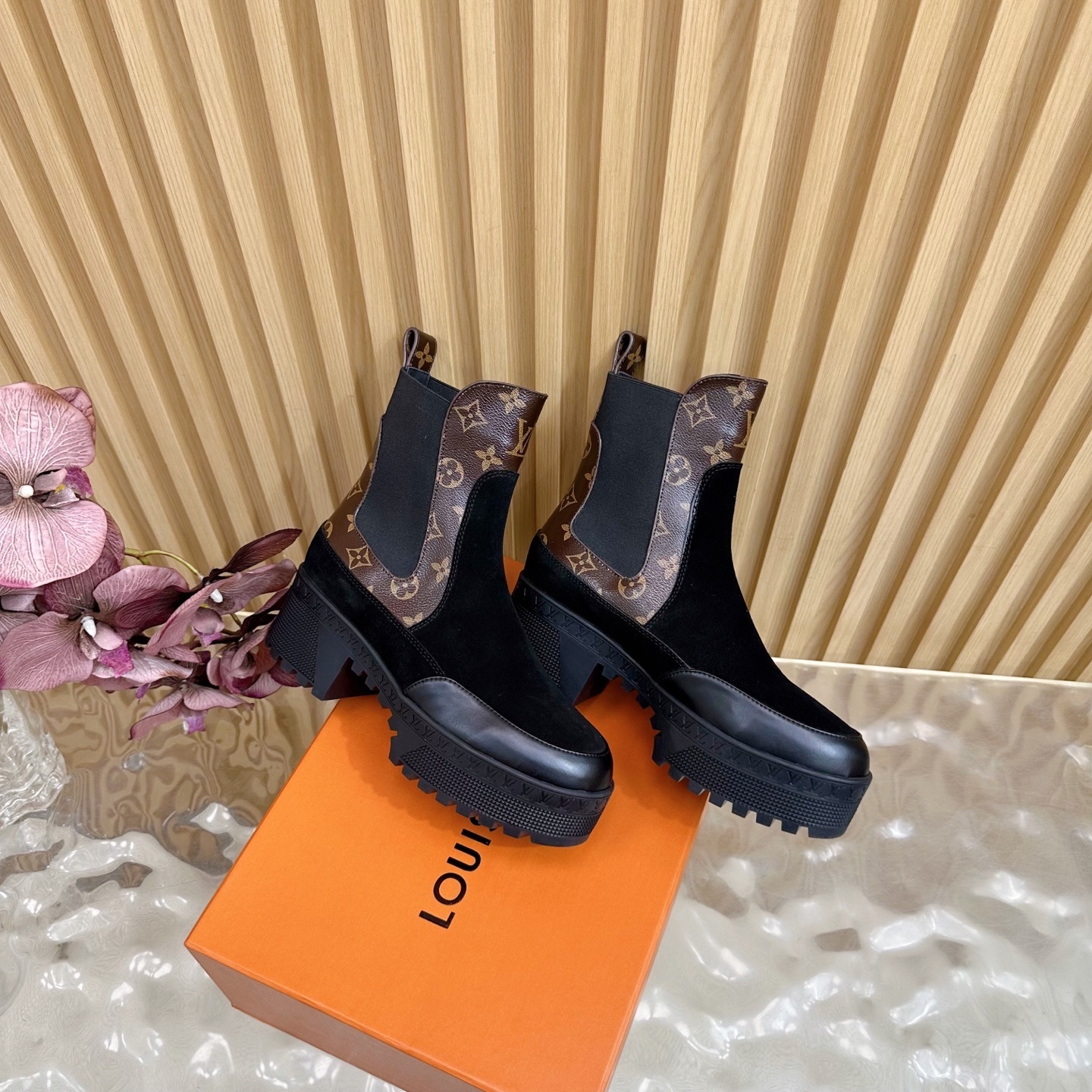 Luxury Women's Monogram Suede Platform Chelsea Boots