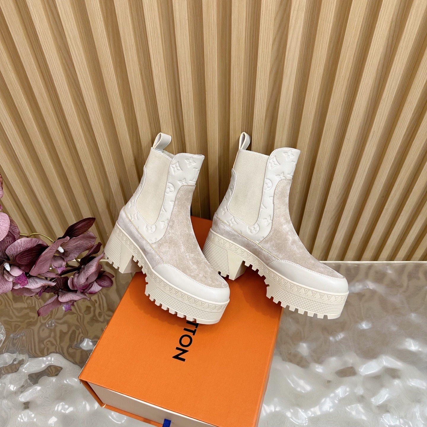 Women's Luxury Monogram Platform Chelsea Ankle Boots - Cream