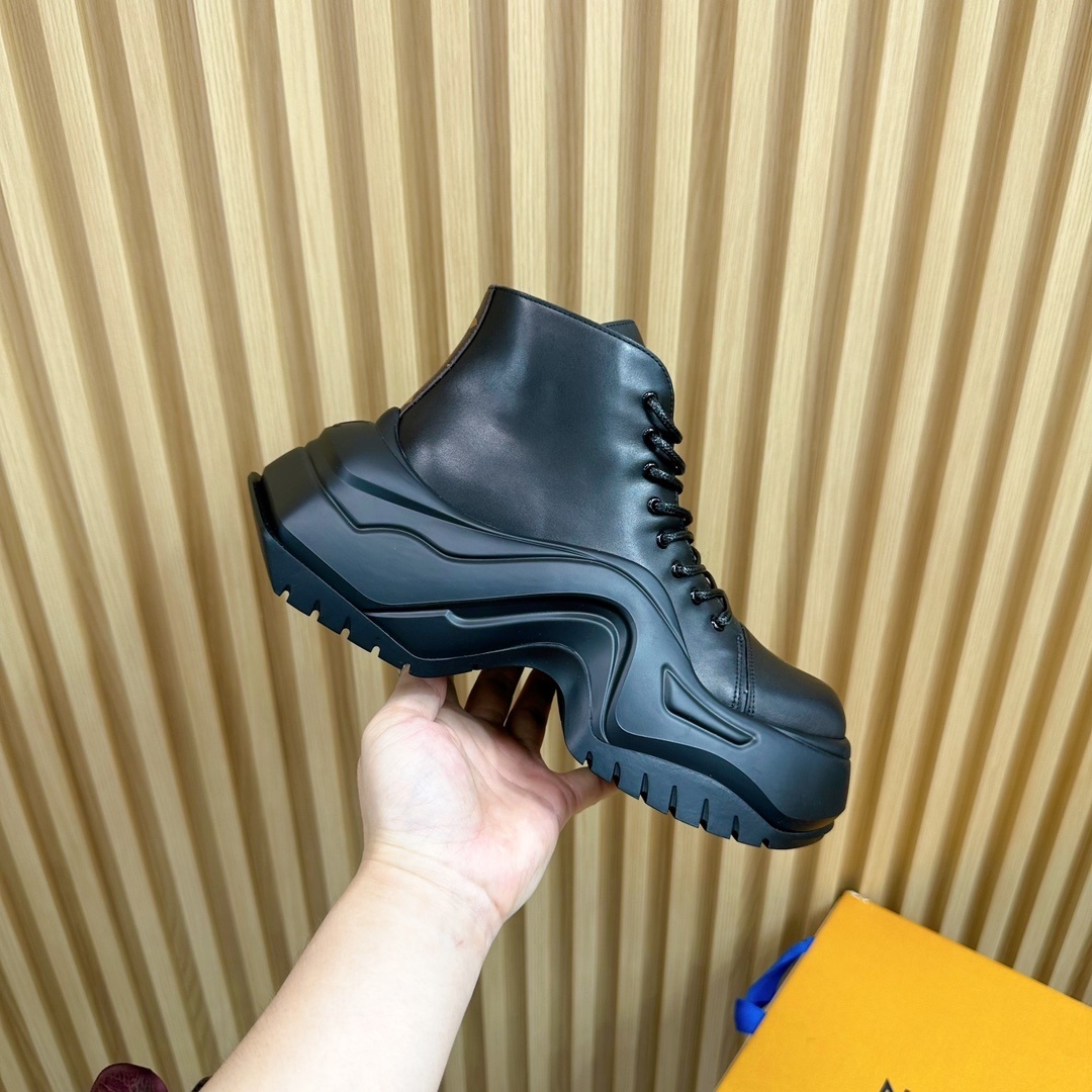 Women's Black Leather Chunky Platform Ankle Boots - Wavy Sole