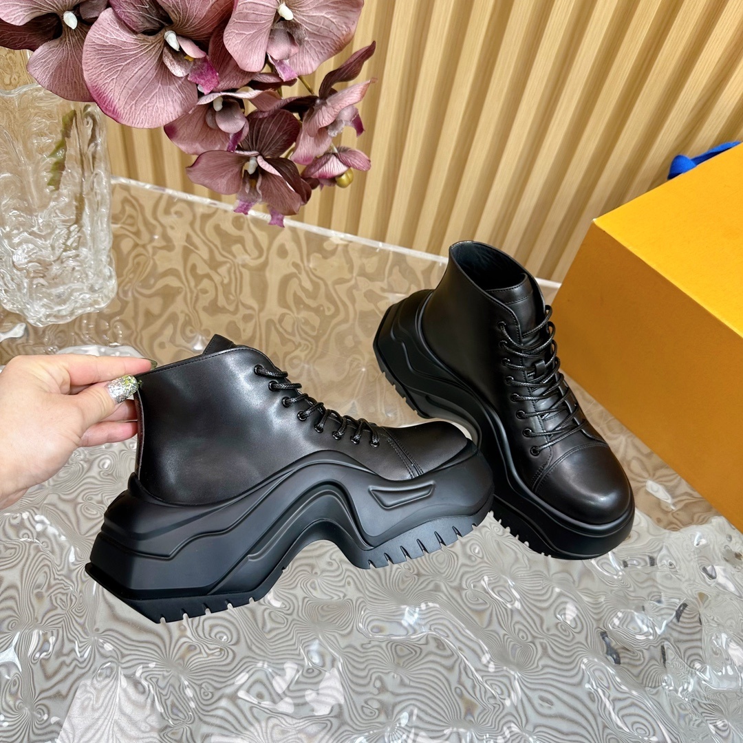 Women's Black Leather Chunky Platform Ankle Boots - Wavy Sole