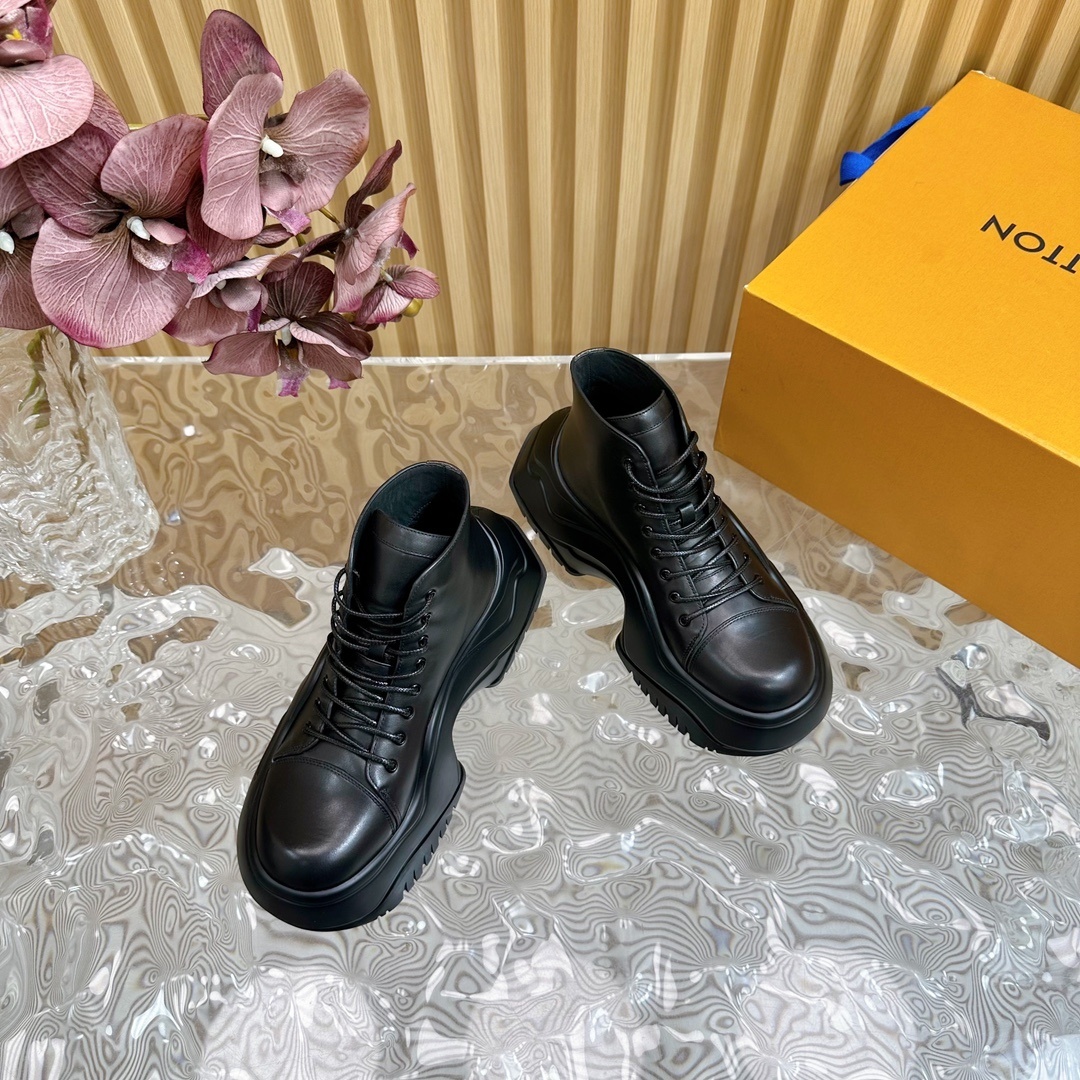 Women's Black Leather Chunky Platform Ankle Boots - Wavy Sole