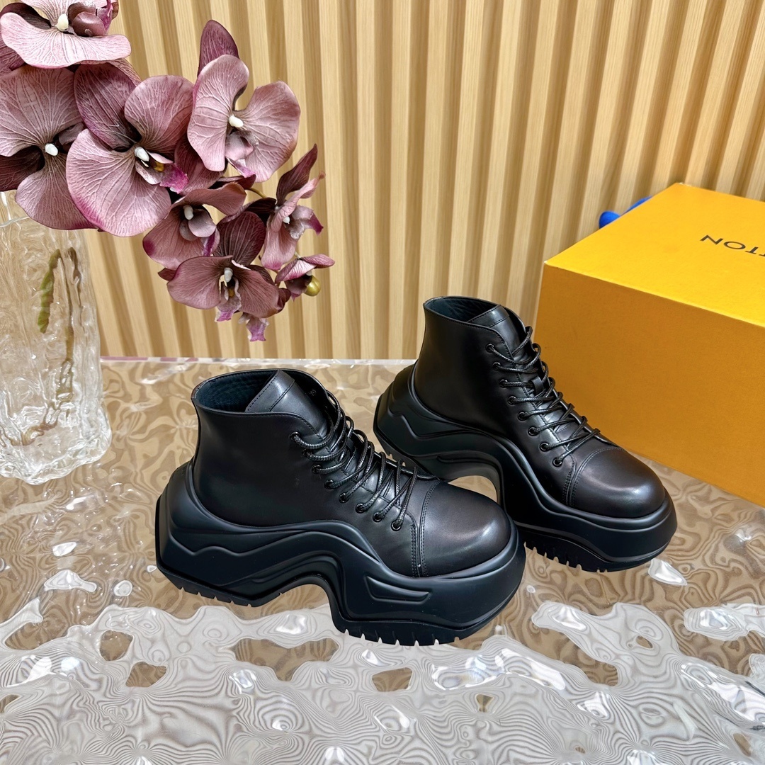 Women's Black Leather Chunky Platform Ankle Boots - Wavy Sole