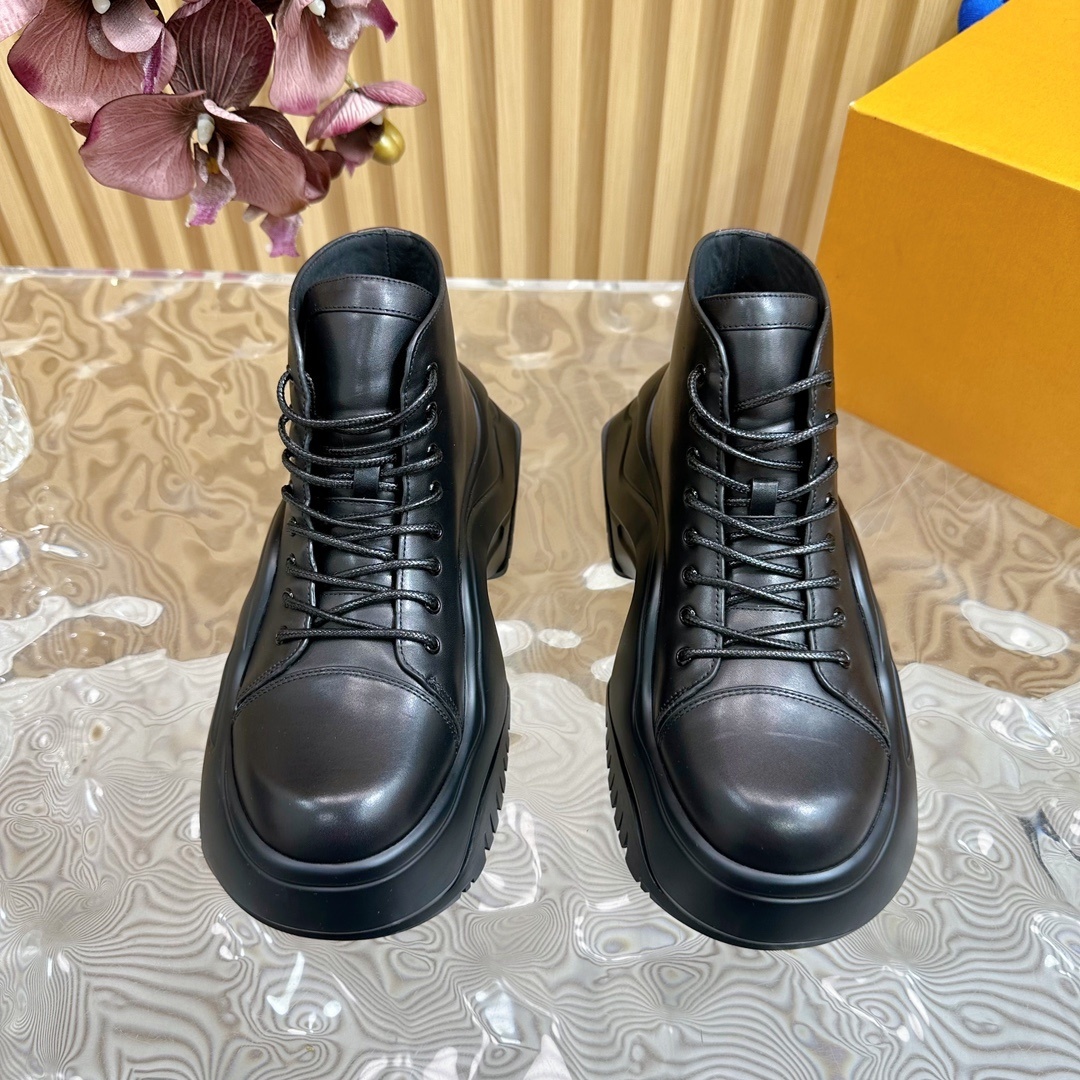 Women's Black Leather Chunky Platform Ankle Boots - Wavy Sole