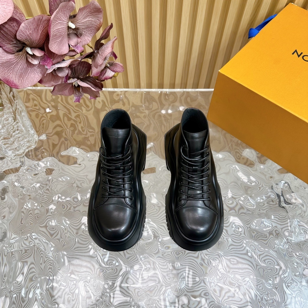 Women's Black Leather Chunky Platform Ankle Boots - Wavy Sole