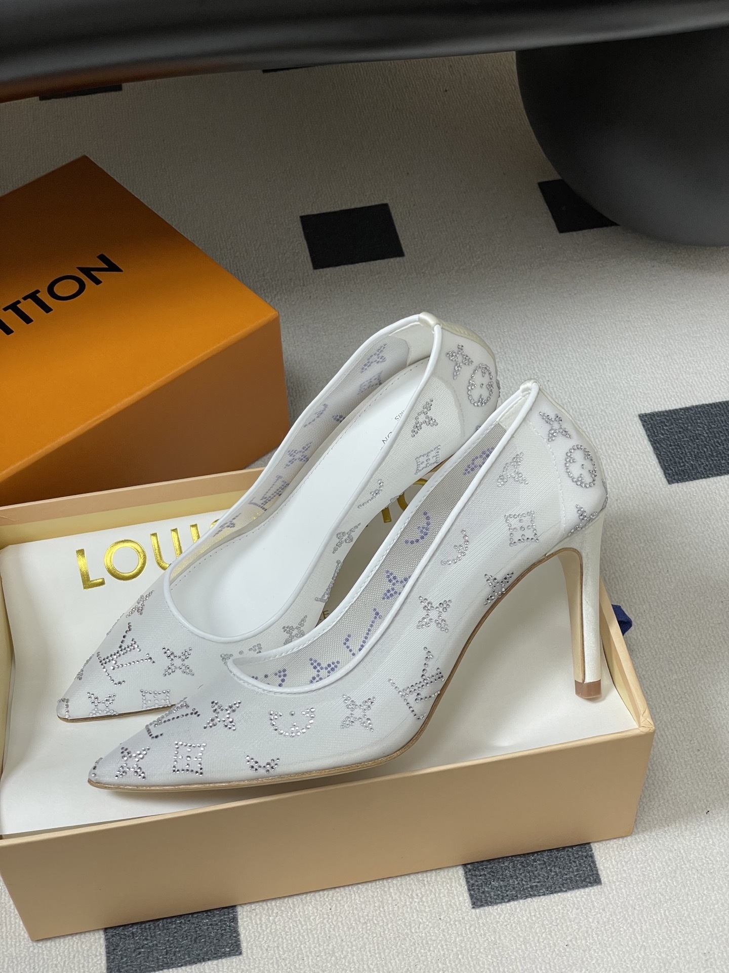 Luxury White Rhinestone Mesh Pointed Toe Pumps - Stiletto High Heels