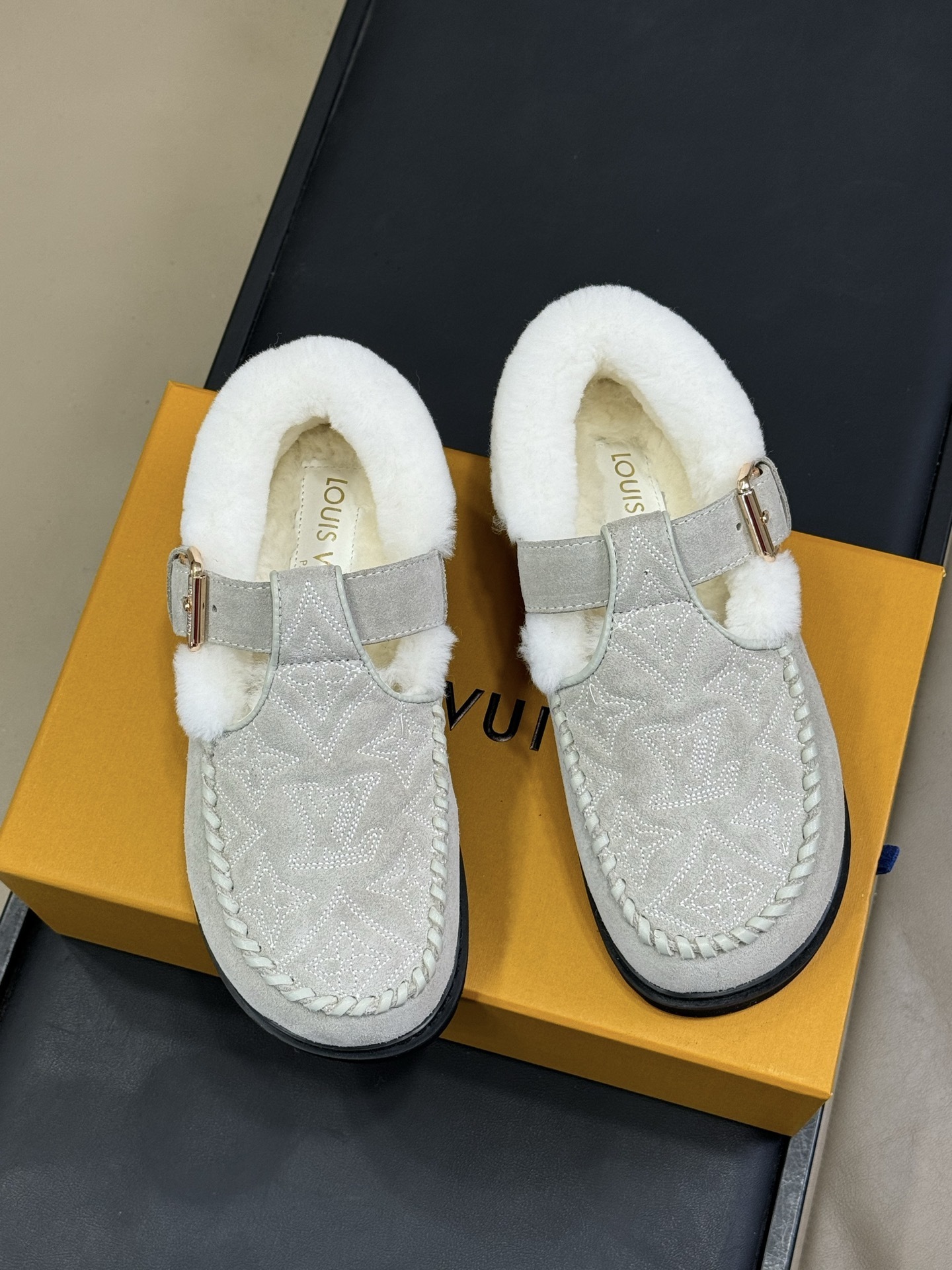 Women's Designer Style Suede Loafers - Faux Fur Lined Moccasins