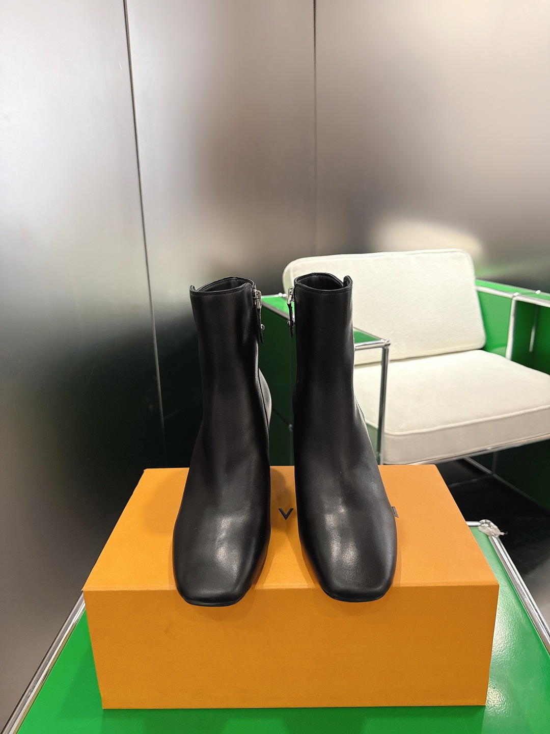 Women’s Elegant Black Leather Ankle Boots – Square Toe Design