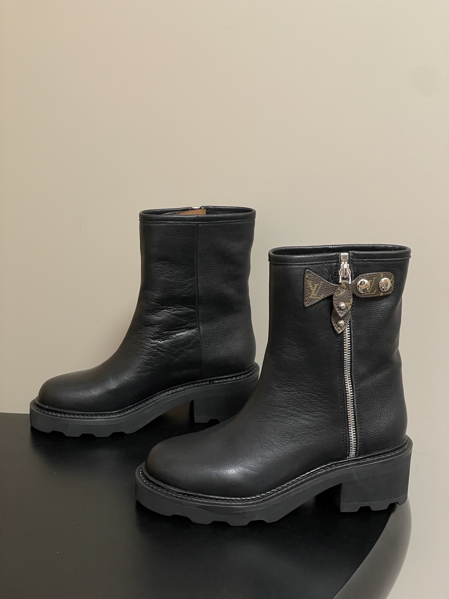 Louis Vuitton Black Grained Leather Discovery Ankle Boots