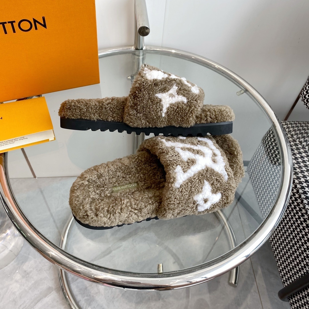 Louis Vuitton Homey Flat Mules - Luxury Shearling LV Slides