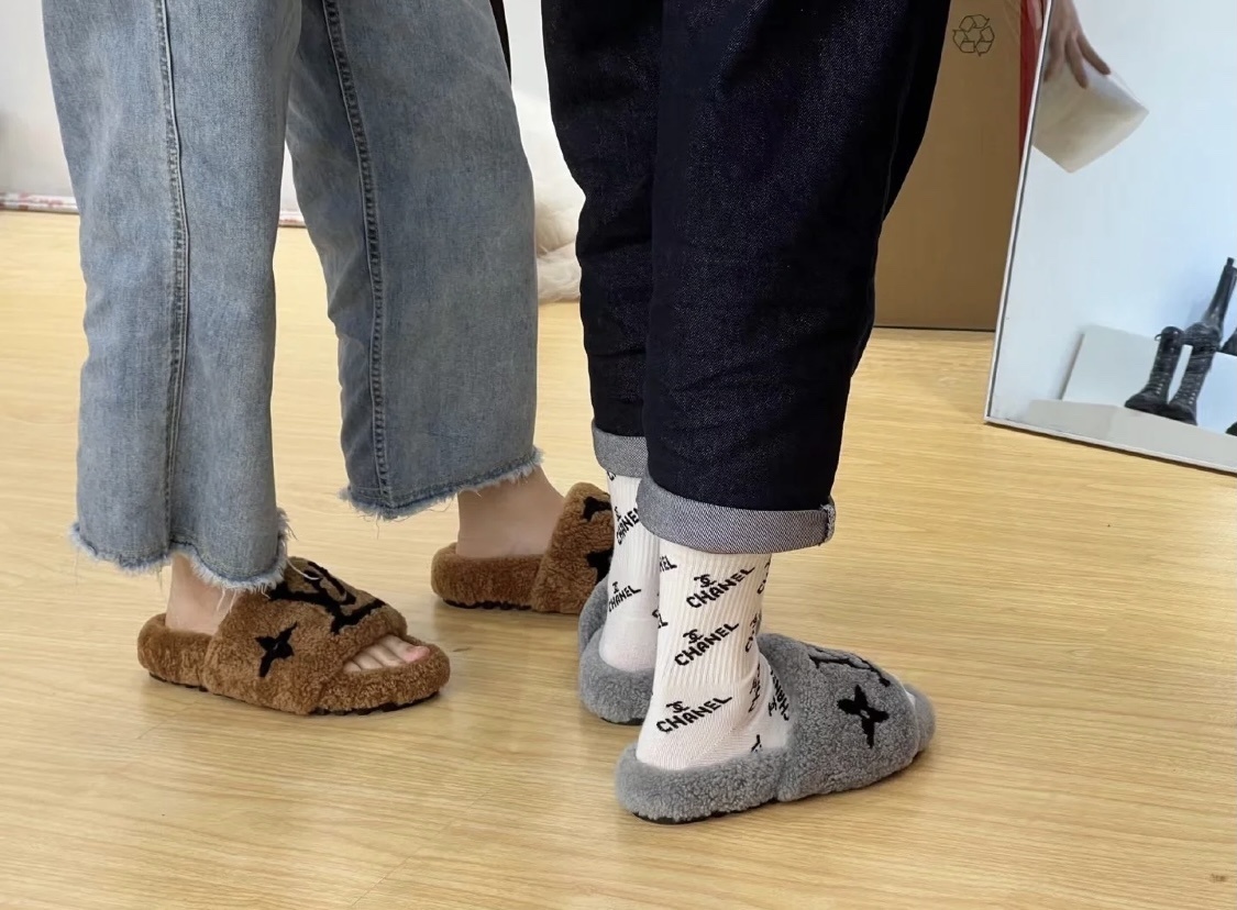 Louis Vuitton Grey Monogram Shearling Pool Pillow Comfort Sandals