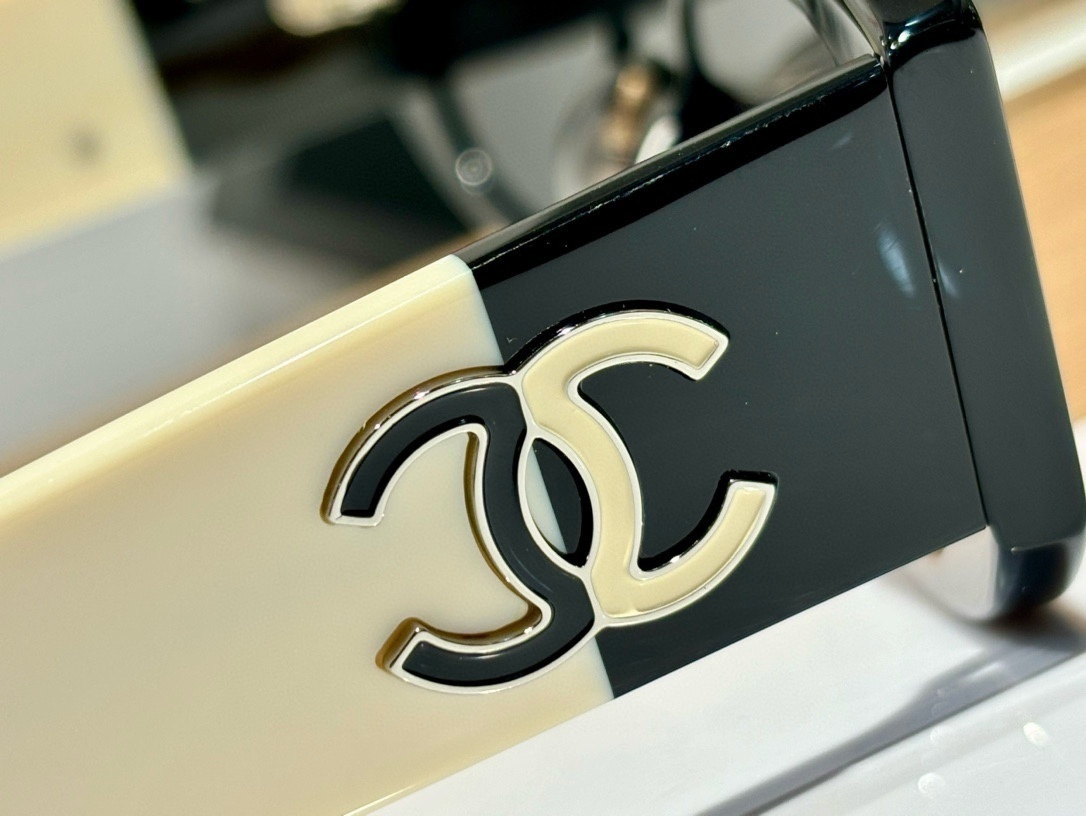 Chanel Luxury Polarized Rectangular Sunglasses - Black & Cream