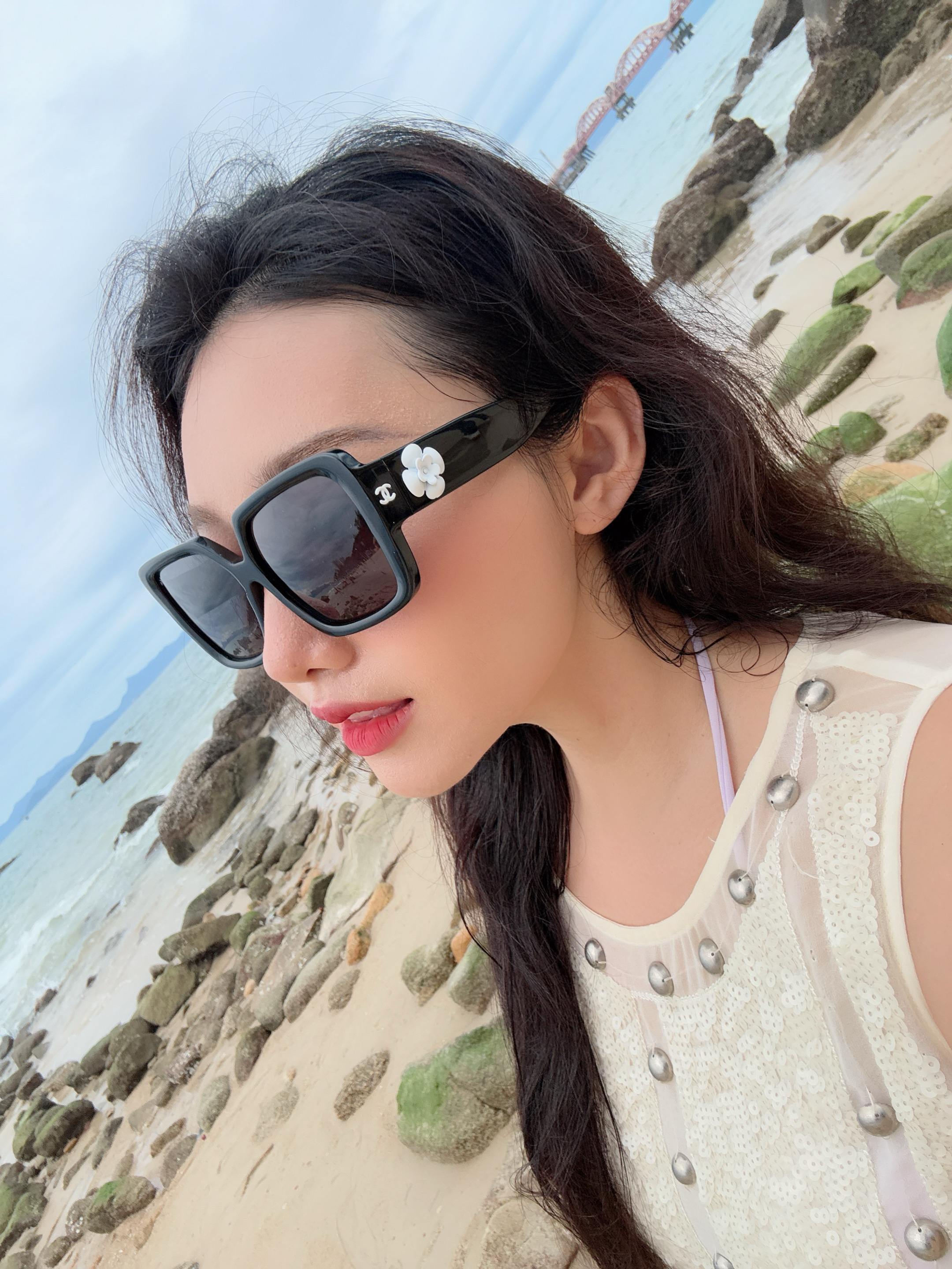 Elegant Black & White Bow One-Piece Swimsuit - Chic Beachwear