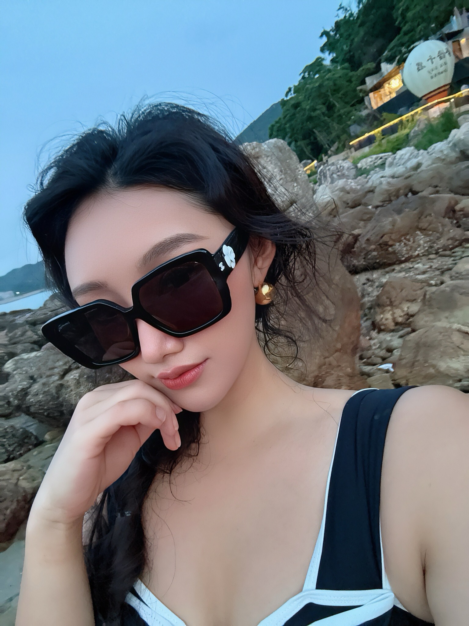 Elegant Black & White Bow One-Piece Swimsuit – Chic Beachwear