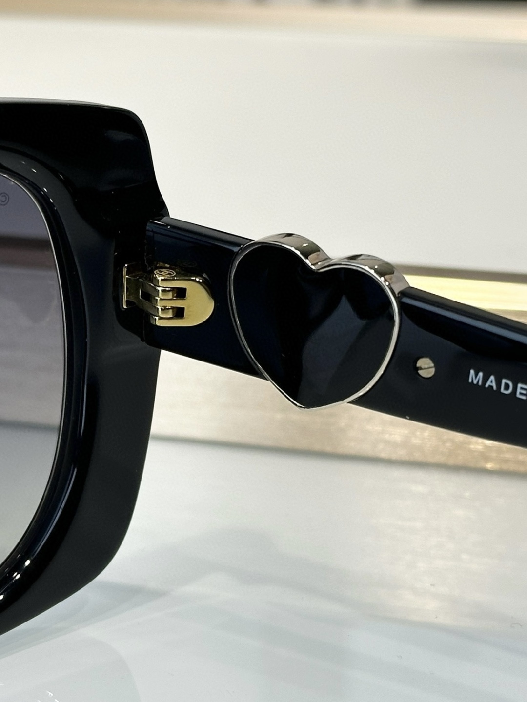 Chanel OCH5519 Oversized Sunglasses with Heart CC Logo - Luxury Eyewear