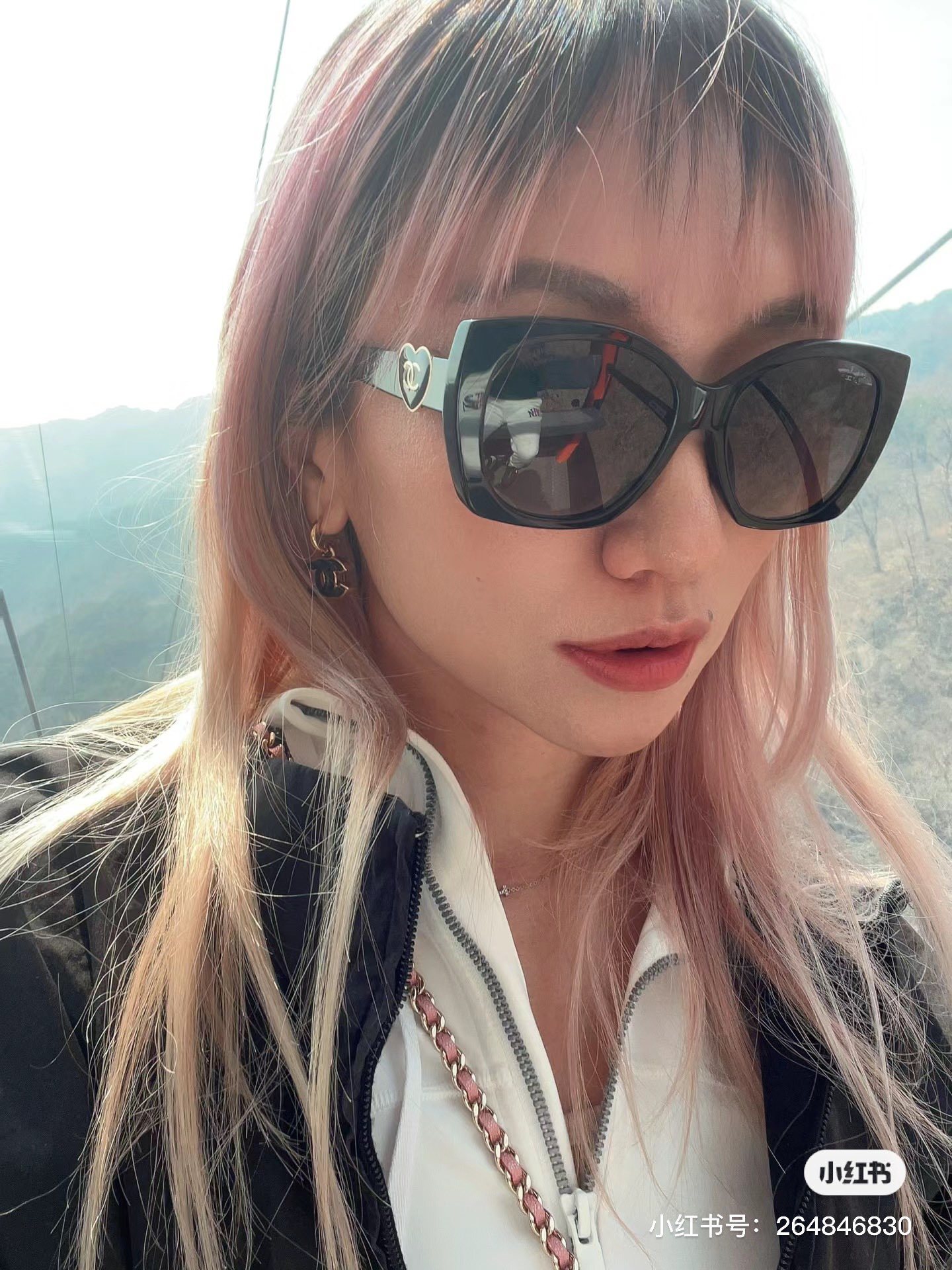 Luxury Women's Oversized Heart Logo Sunglasses - Elegant Black