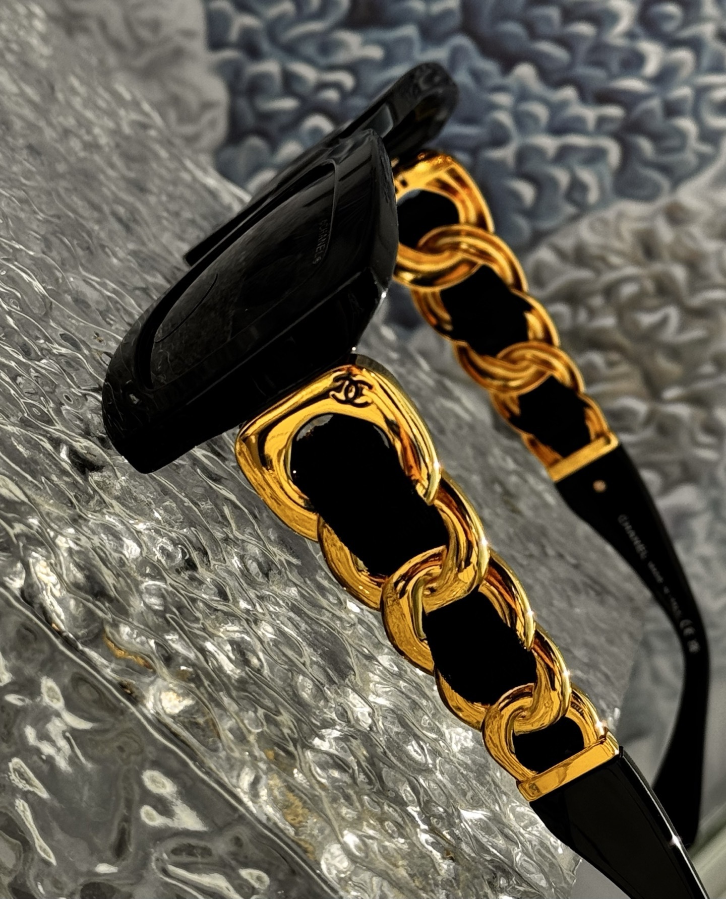 Luxury Black Rectangular Sunglasses with Iconic Gold Chain Links