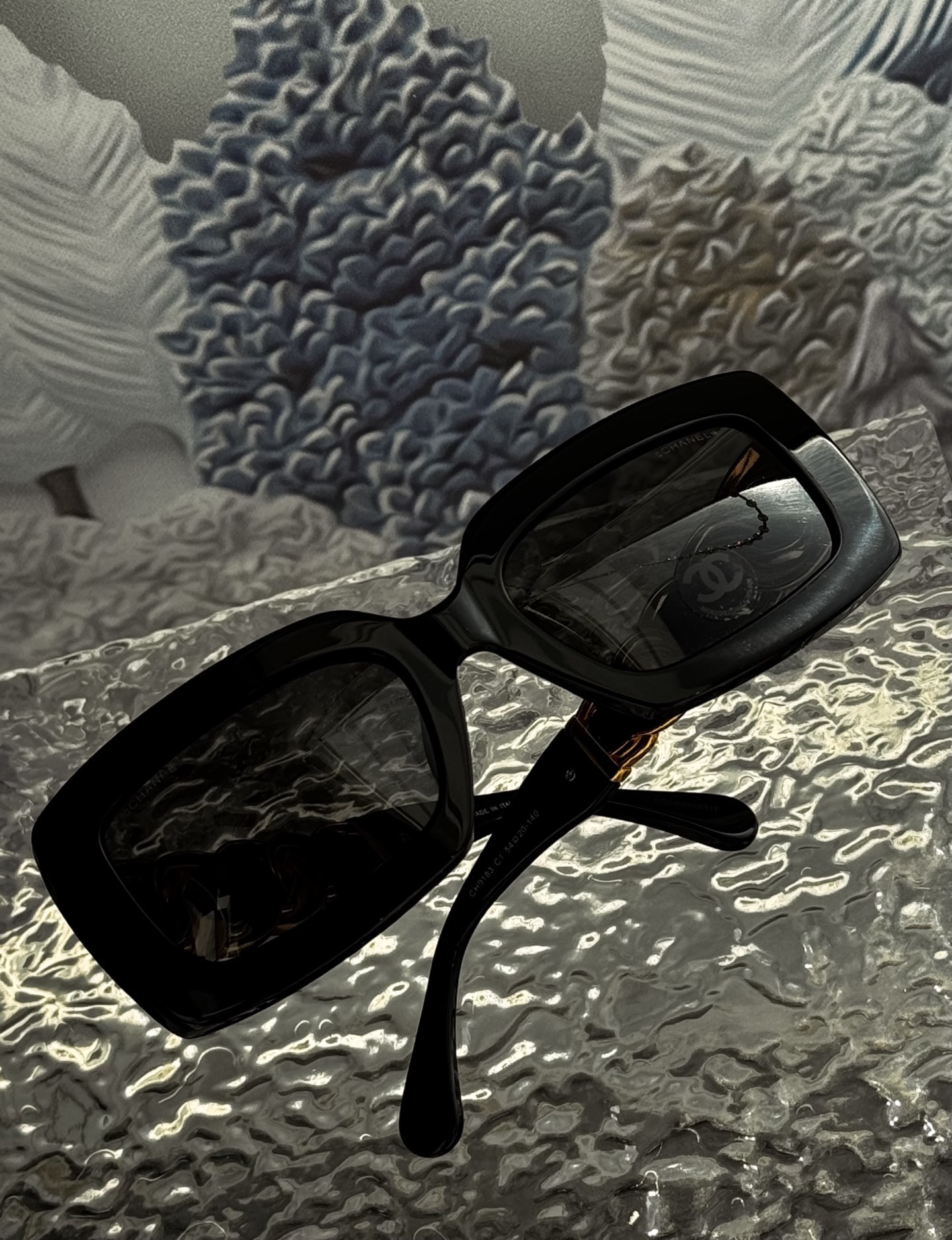 Luxury Black Rectangular Sunglasses with Iconic Gold Chain Links