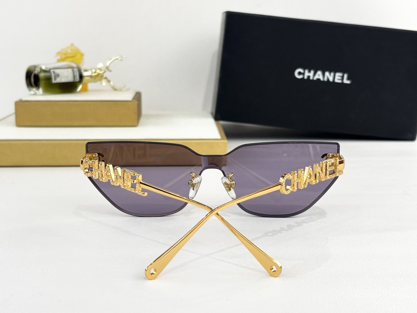 Luxury Crystal Lettered Cat-Eye Sunglasses - Elegant Tinted Eyewear