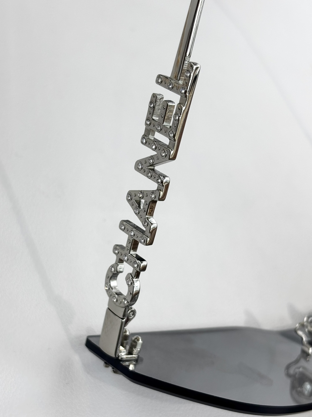 Luxury Crystal Lettered Cat-Eye Sunglasses - Elegant Tinted Eyewear