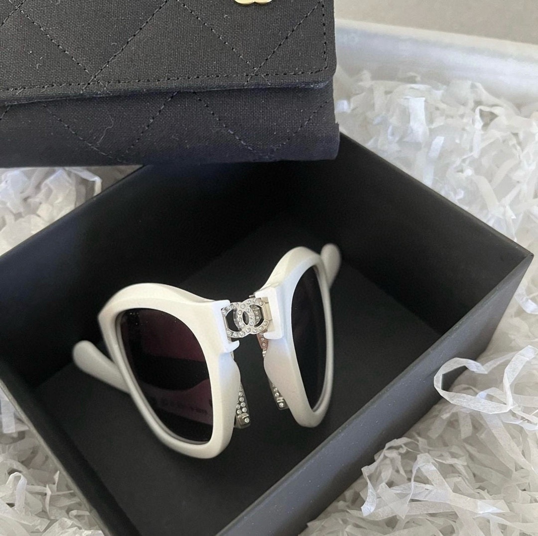 Luxury White Quilted Square Sunglasses - Elegant Designer Style