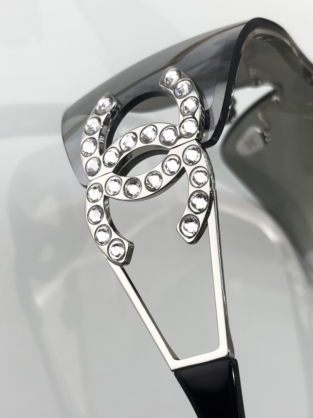 Luxury Crystal CC Rimless Shield Sunglasses - Silver Mirror Wrap