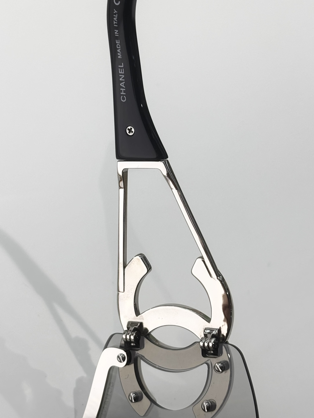 Luxury Crystal CC Rimless Shield Sunglasses - Silver Mirror Wrap