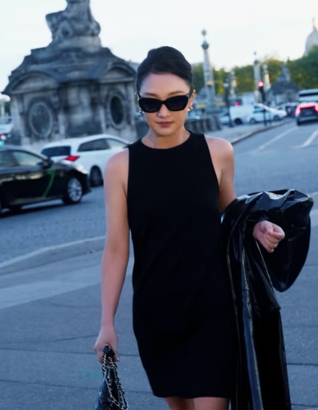 Luxury Black Patent Leather Trench Coat - Sleek High-Gloss Jacket